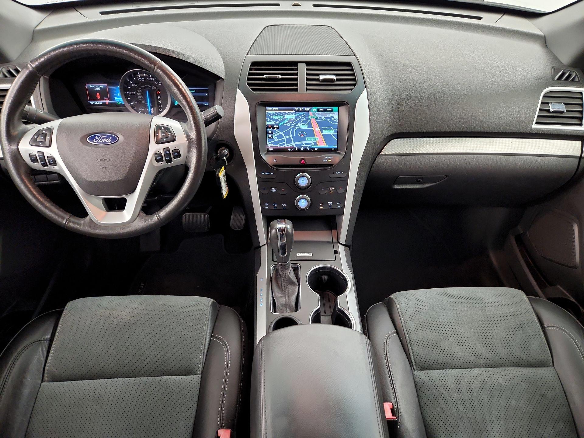 Thumbnail: 2015 Ford Explorer - 9