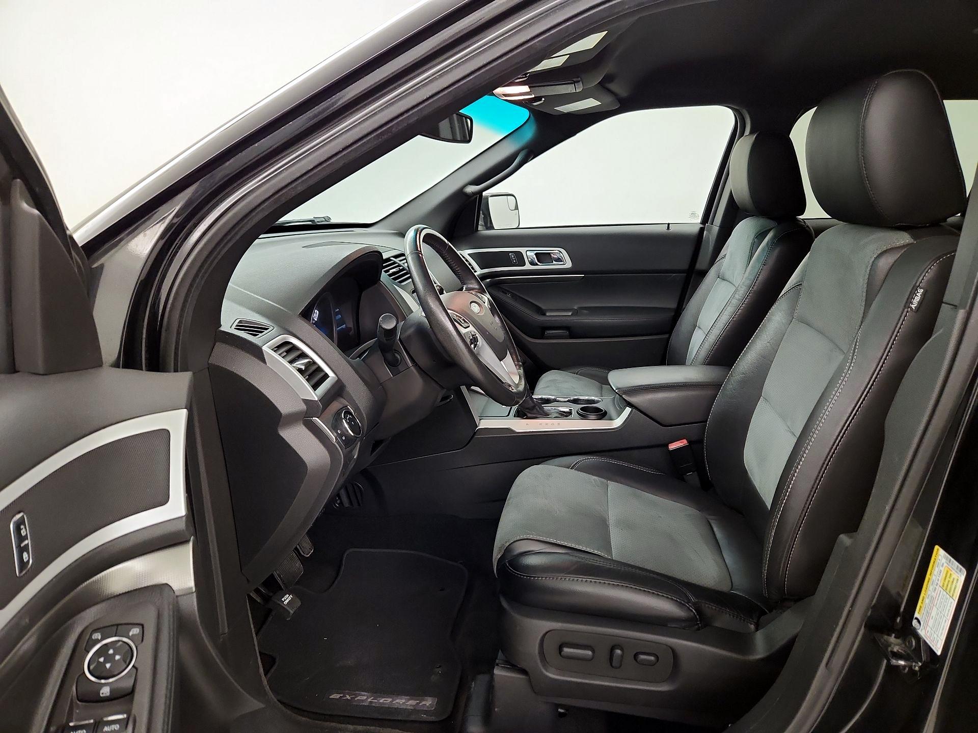 Thumbnail: 2015 Ford Explorer - 11