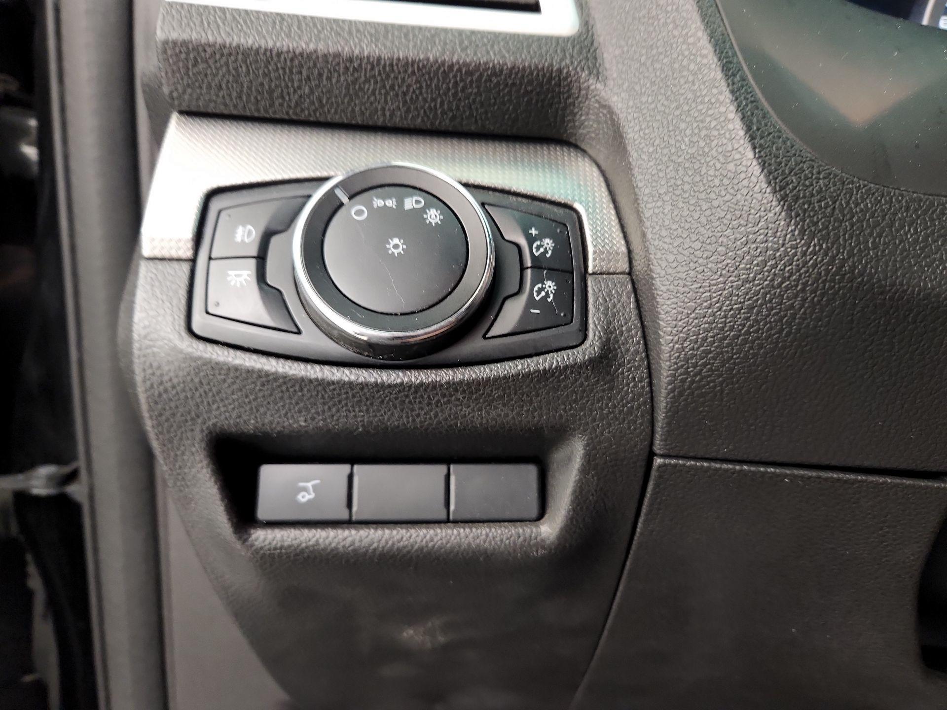 Thumbnail: 2015 Ford Explorer - 13