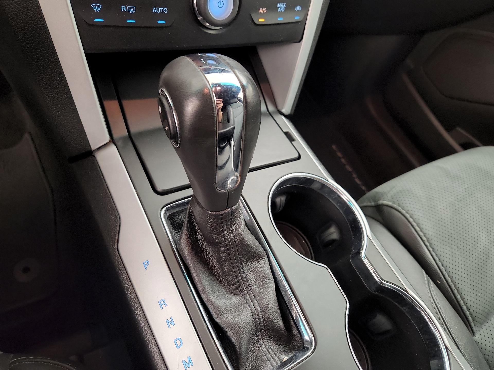 Thumbnail: 2015 Ford Explorer - 18
