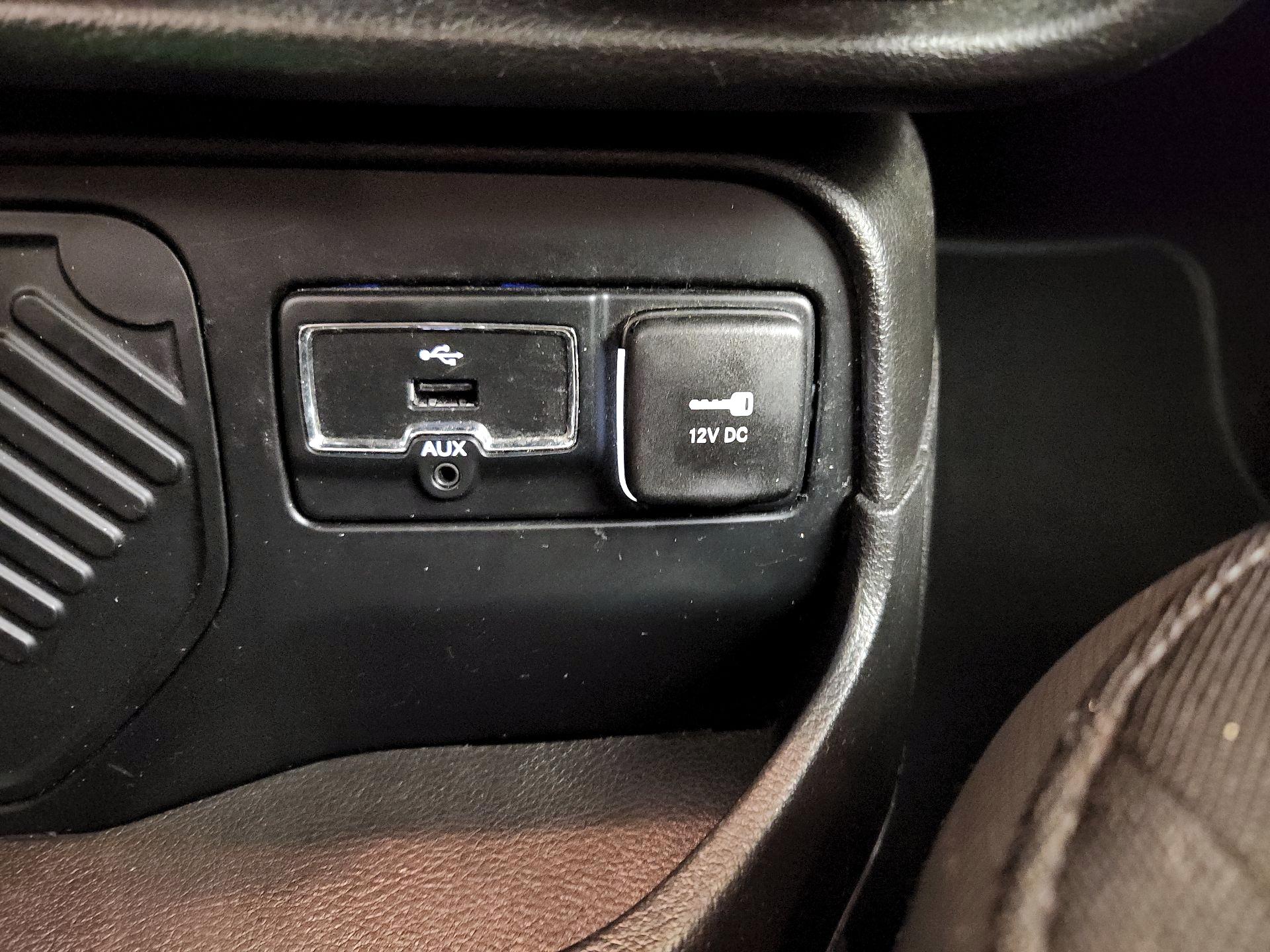 Thumbnail: 2017 Jeep Renegade - 18