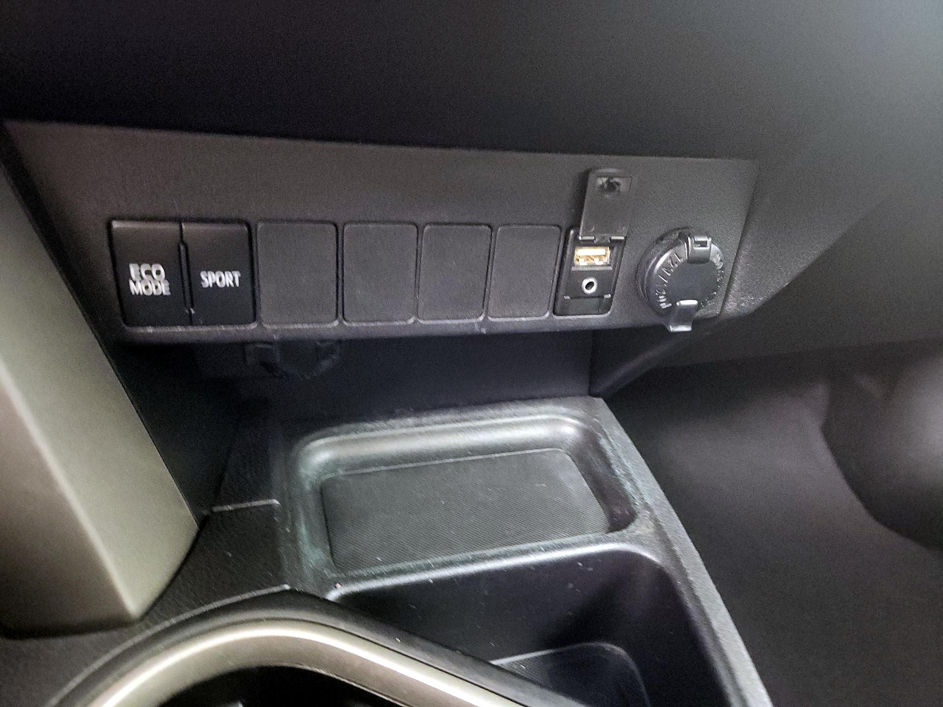 Thumbnail: 2018 Toyota RAV4 - 18