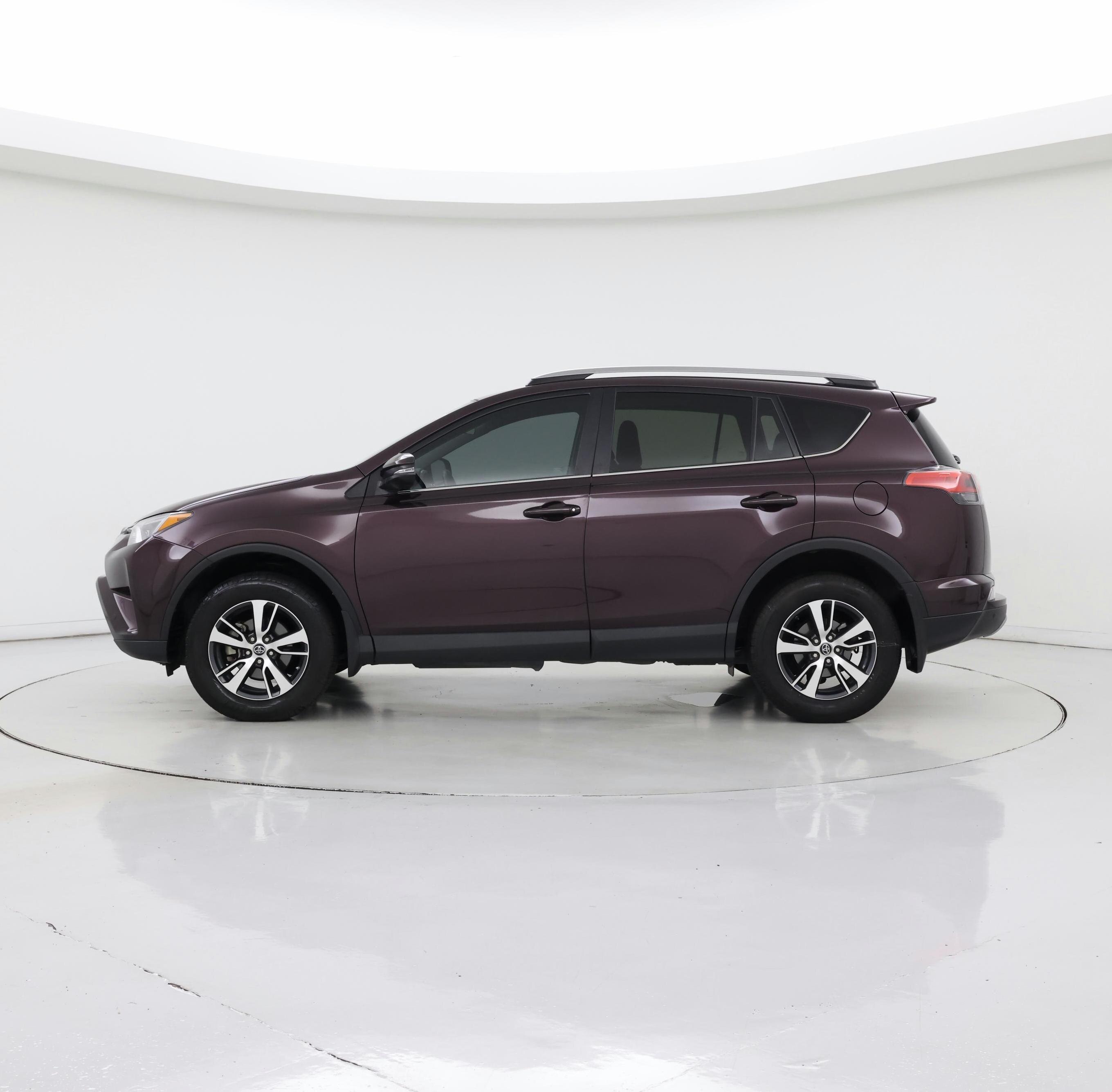 Thumbnail: 2018 Toyota RAV4 - 3