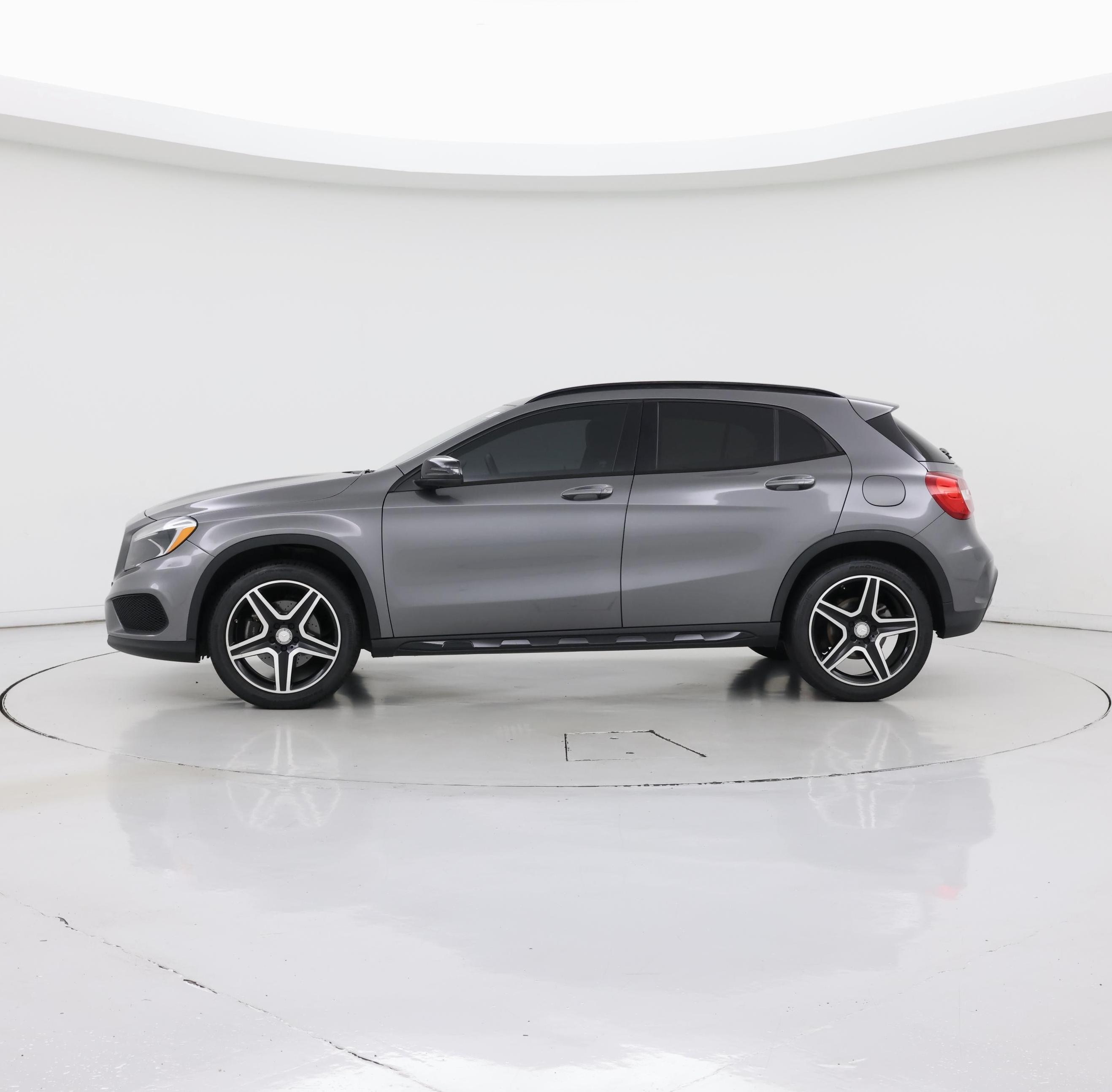Thumbnail: 2017 Mercedes-Benz GLA - 3