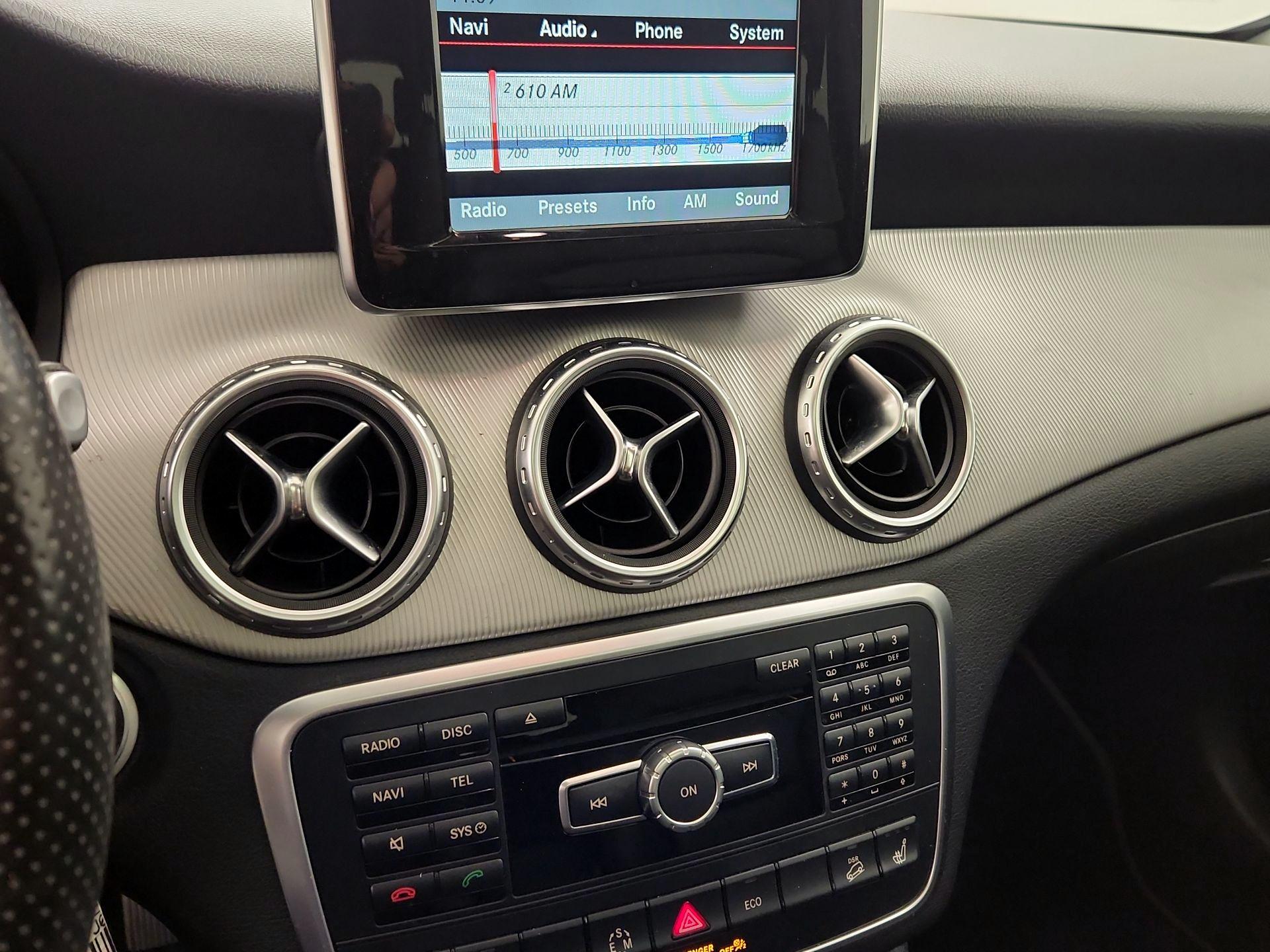 Thumbnail: 2015 Mercedes-Benz GLA - 15