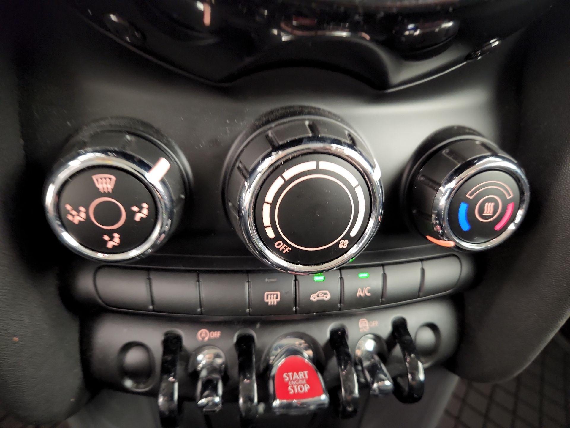 Thumbnail: 2019 MINI Cooper Hardtop - 16