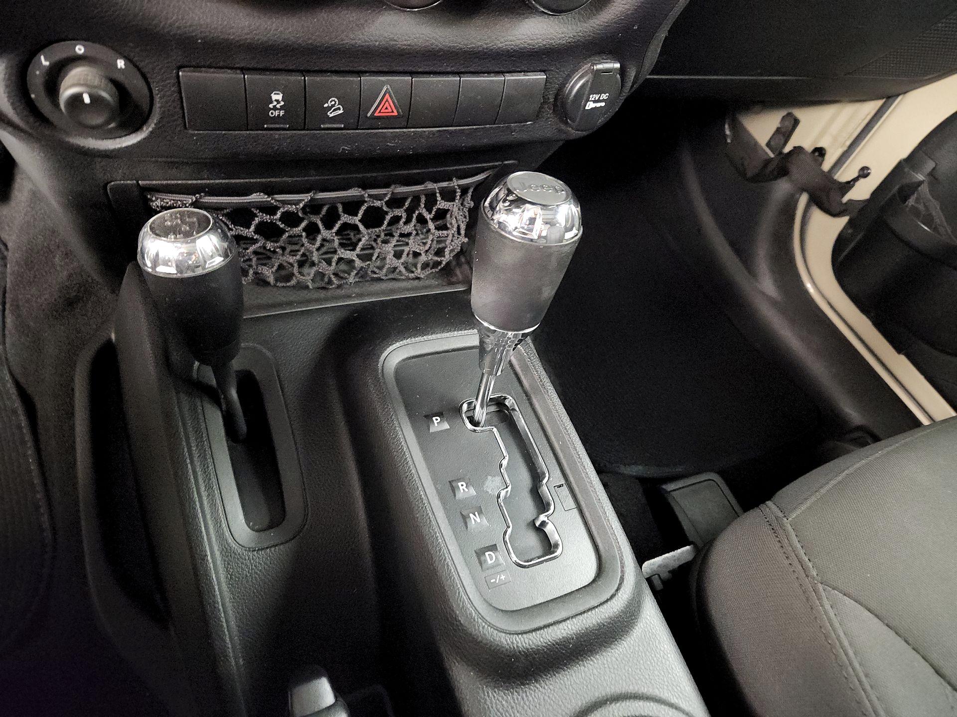 Thumbnail: 2017 Jeep Wrangler - 15