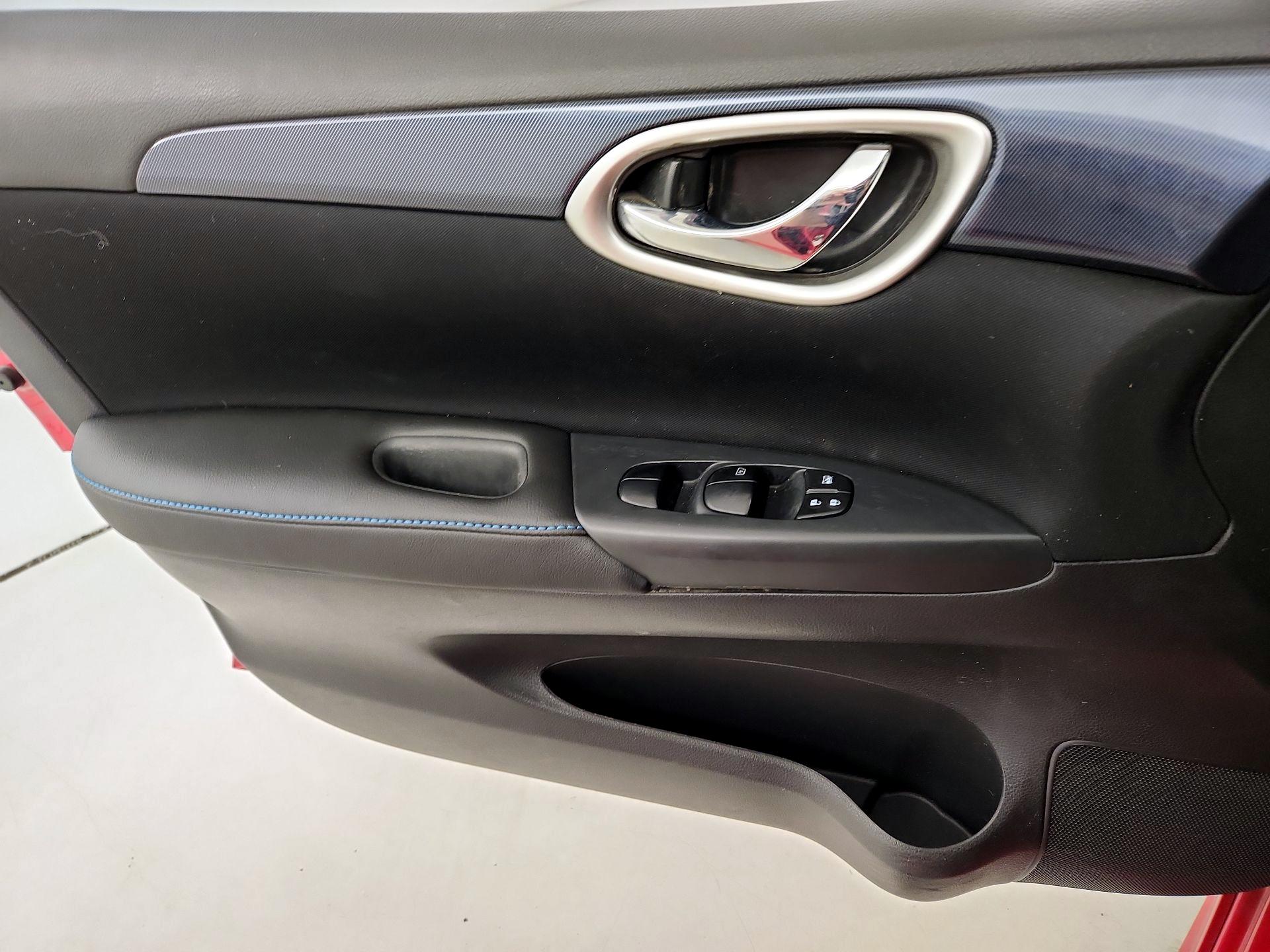 Thumbnail: 2016 Nissan Sentra - 12