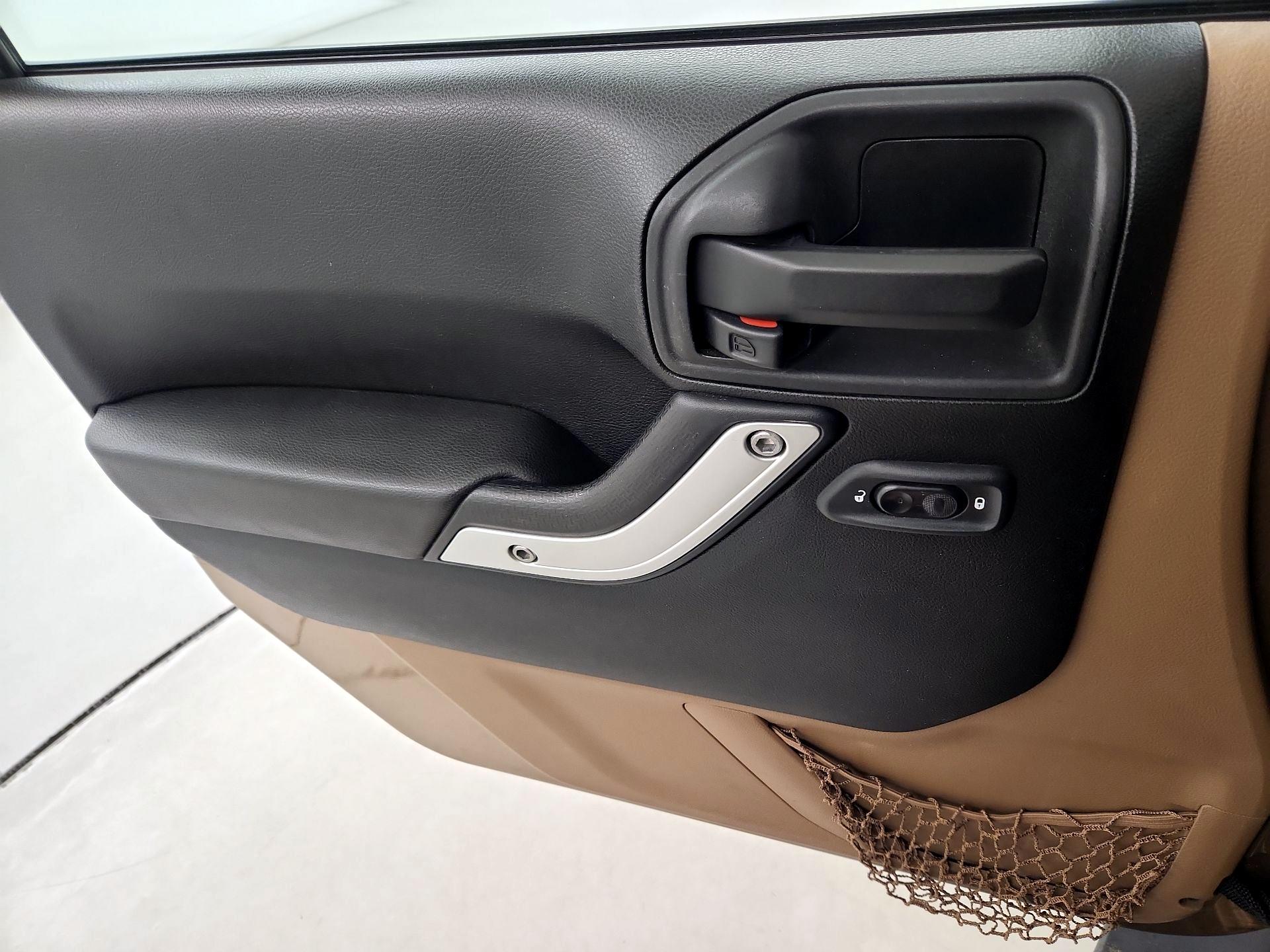 Thumbnail: 2015 Jeep Wrangler - 12