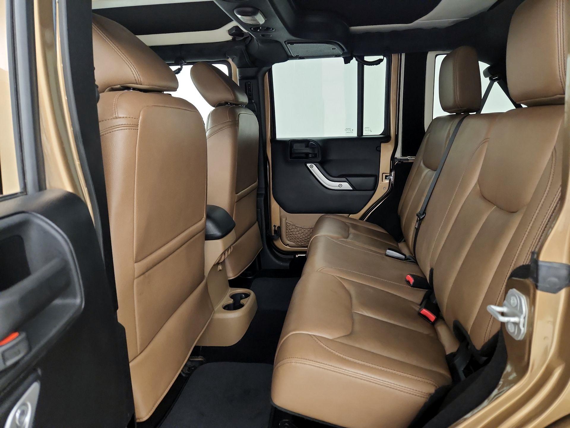 Thumbnail: 2015 Jeep Wrangler - 17