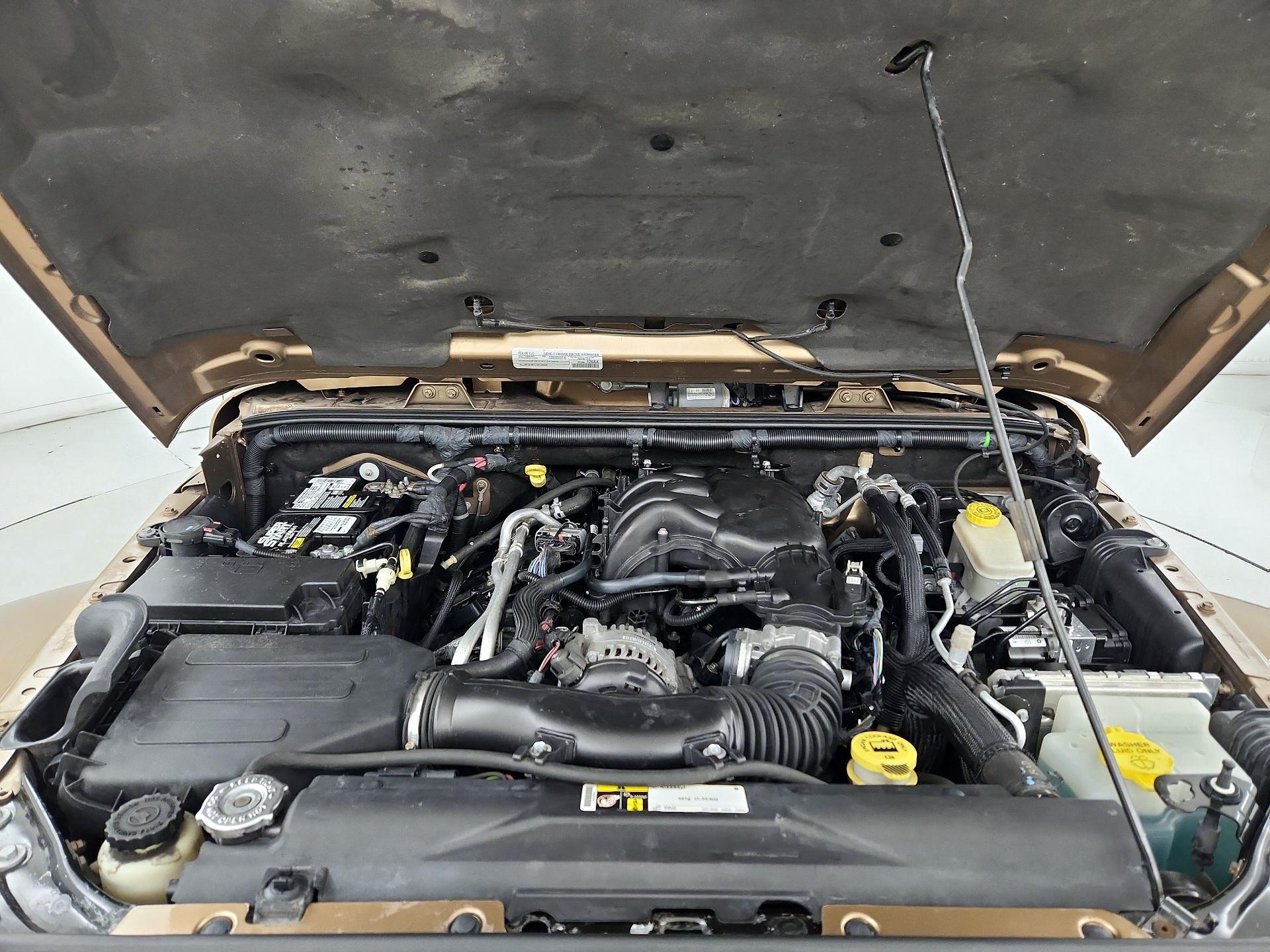Thumbnail: 2015 Jeep Wrangler - 19