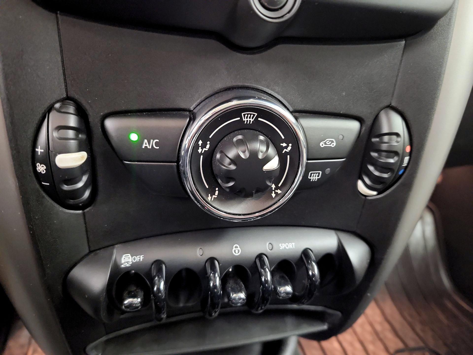 Thumbnail: 2014 MINI Cooper Countryman - 14