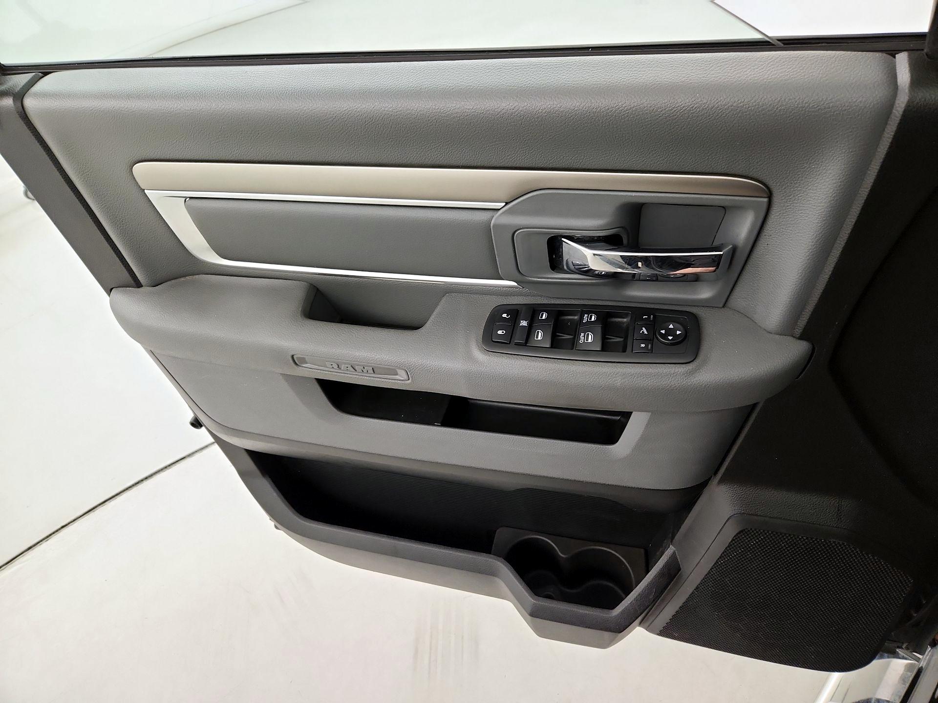 Thumbnail: 2019 RAM 1500 Classic - 12