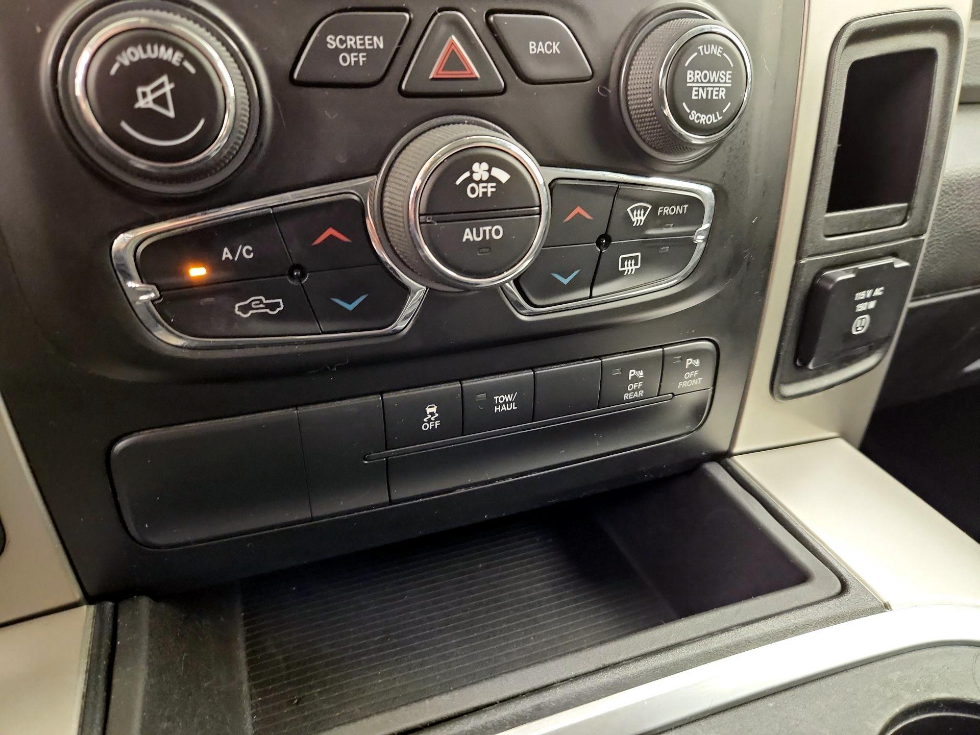 Thumbnail: 2019 RAM 1500 Classic - 16