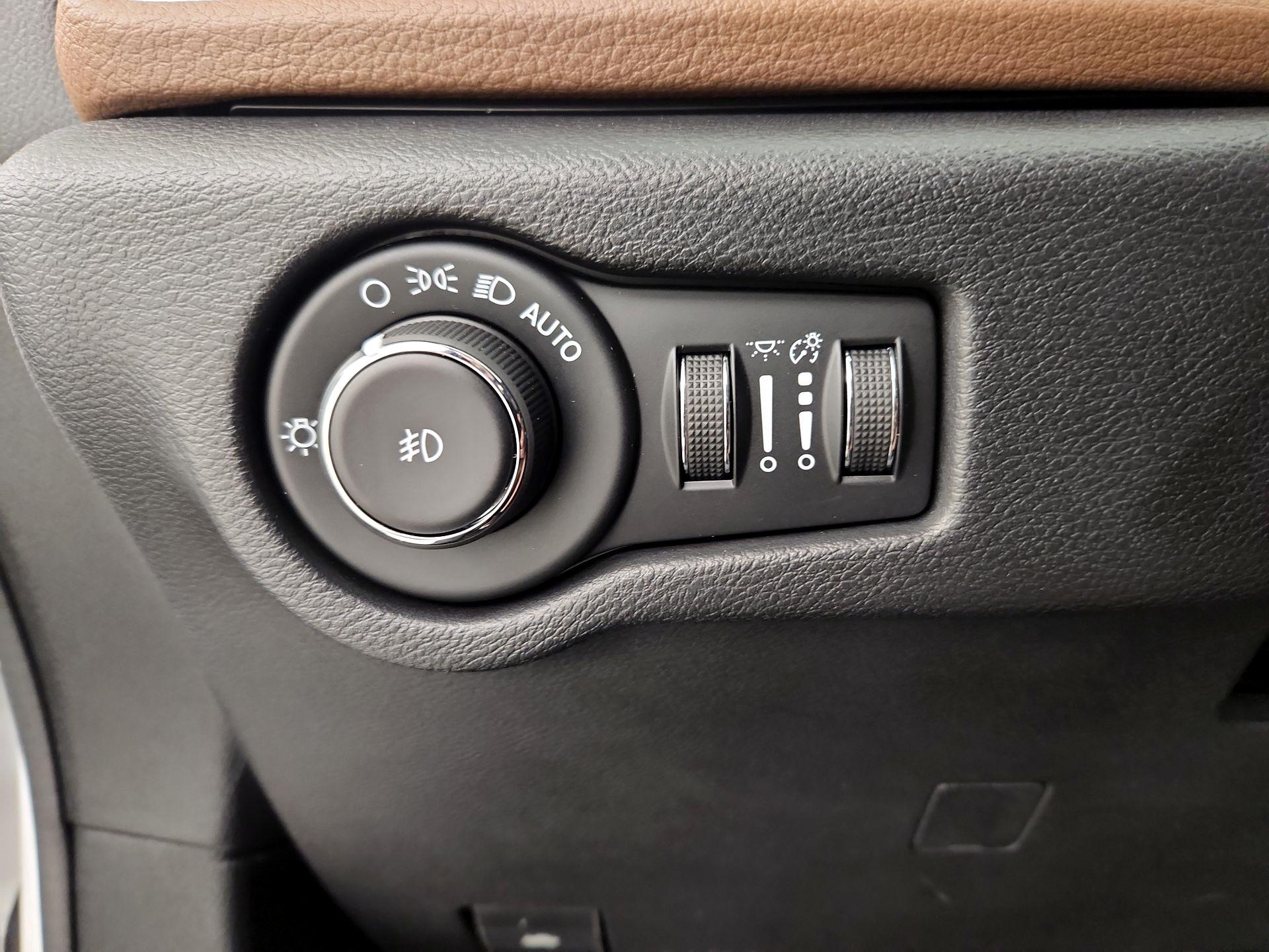 Thumbnail: 2020 Chrysler Pacifica - 13