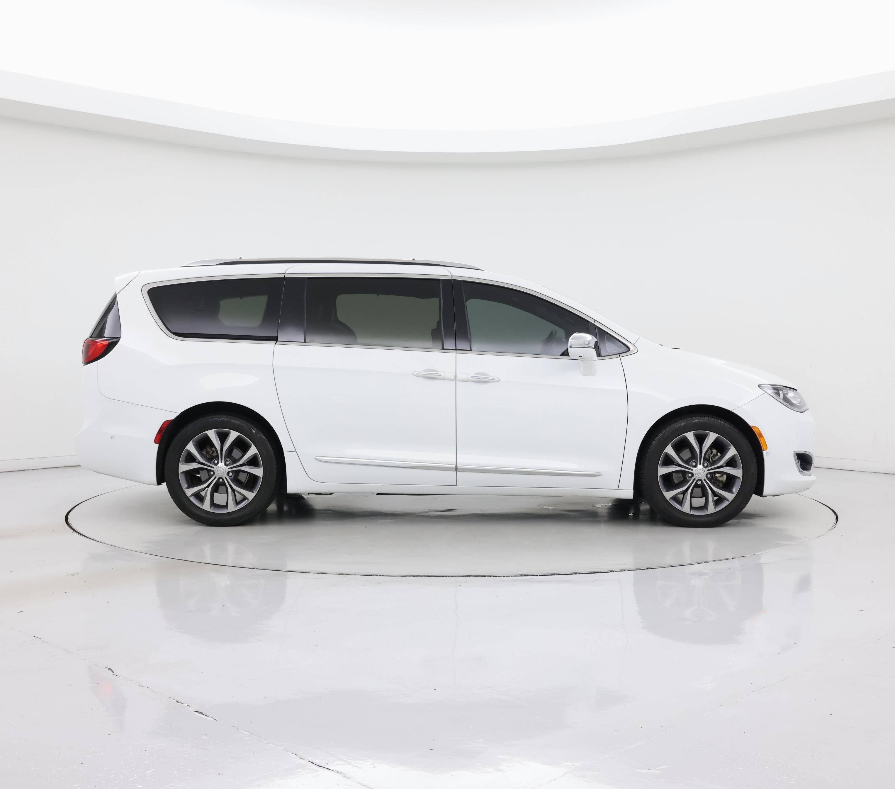 Thumbnail: 2020 Chrysler Pacifica - 7