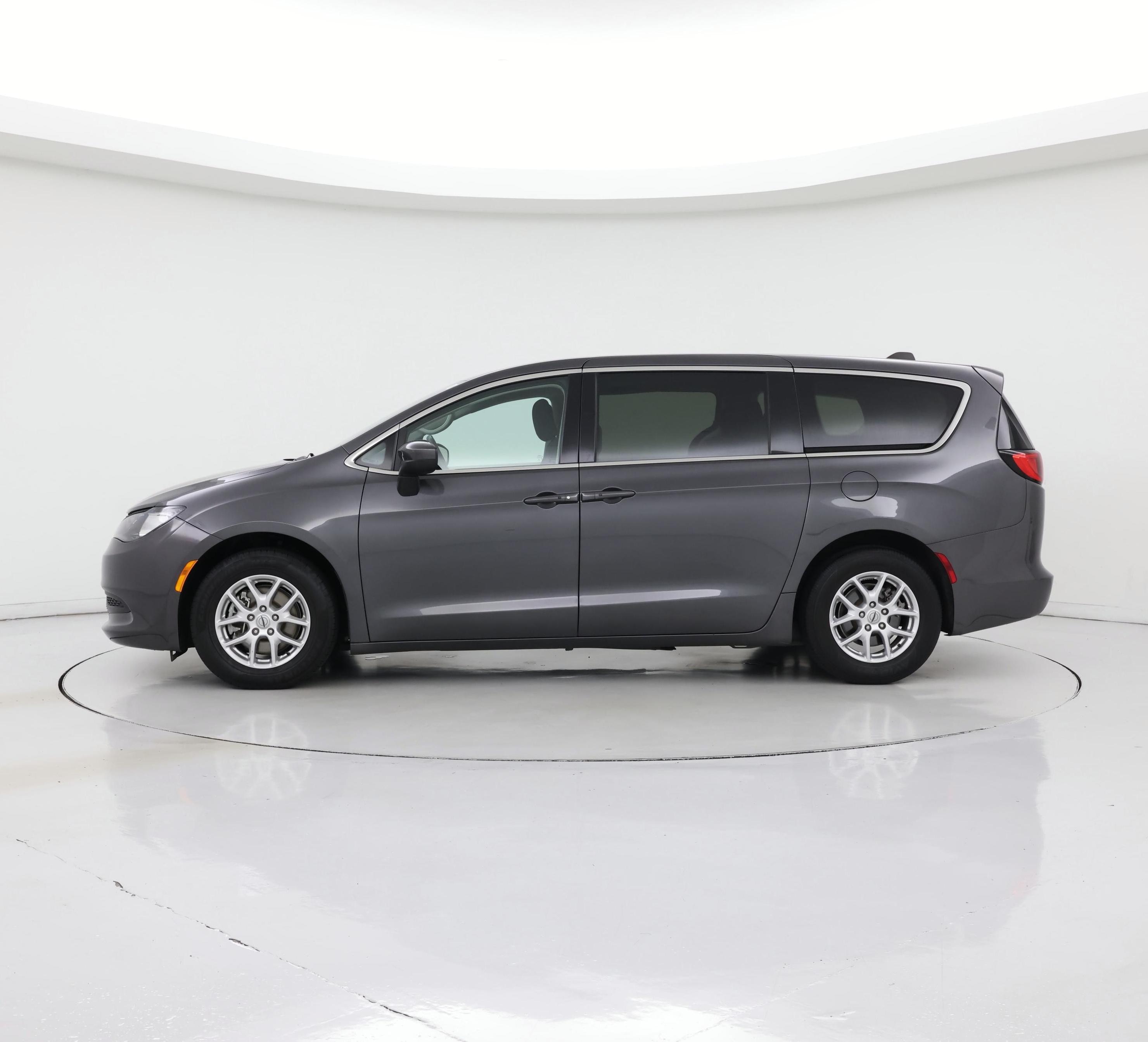 Thumbnail: 2023 Chrysler Voyager - 3