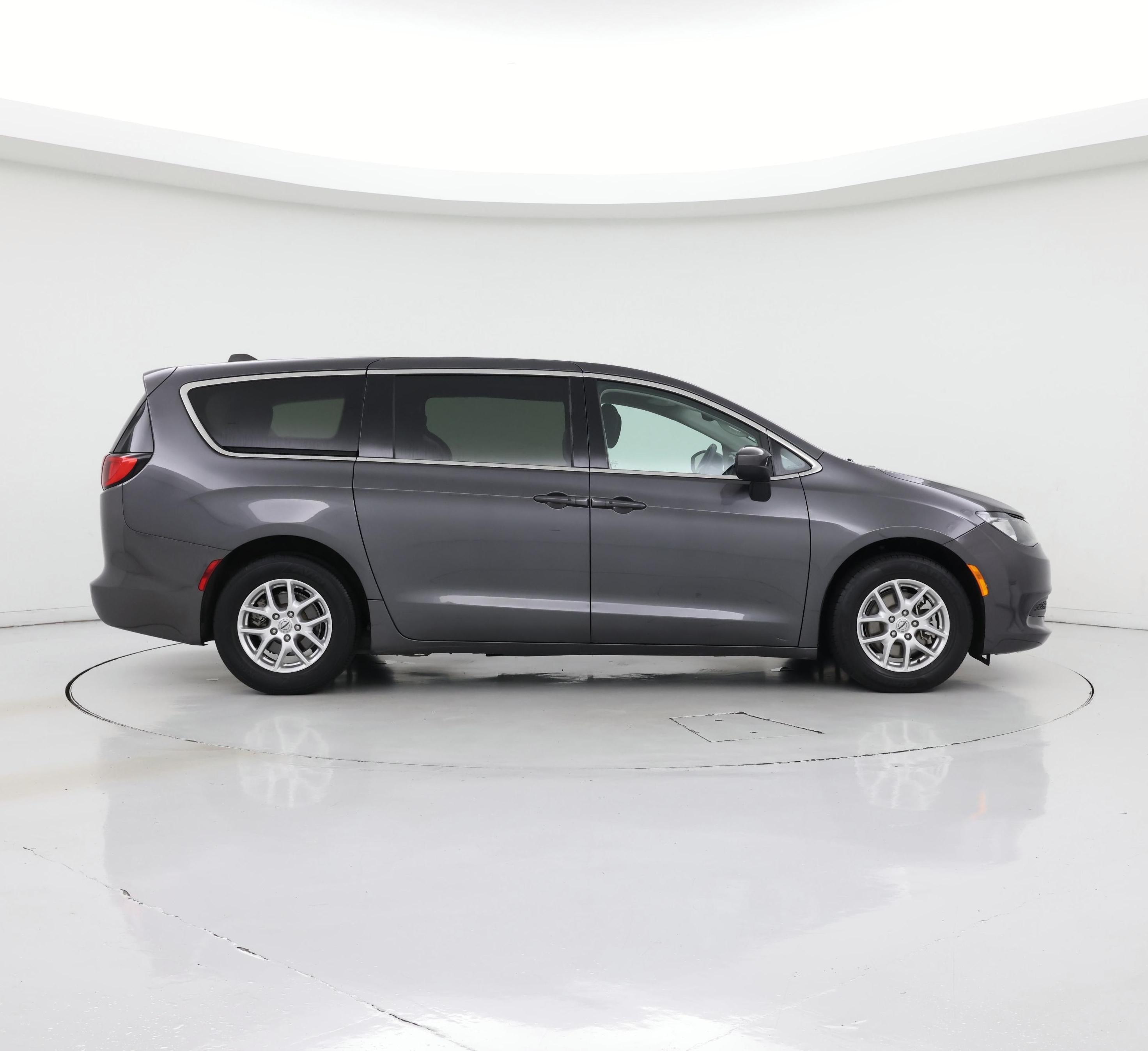 Thumbnail: 2023 Chrysler Voyager - 7