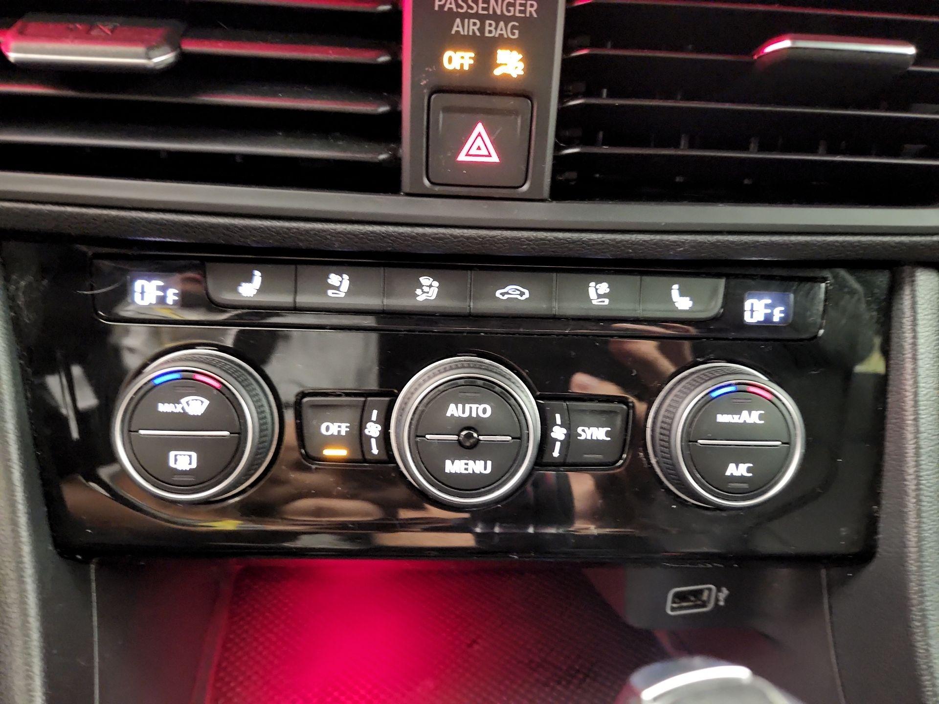 Thumbnail: 2019 Volkswagen Jetta - 16