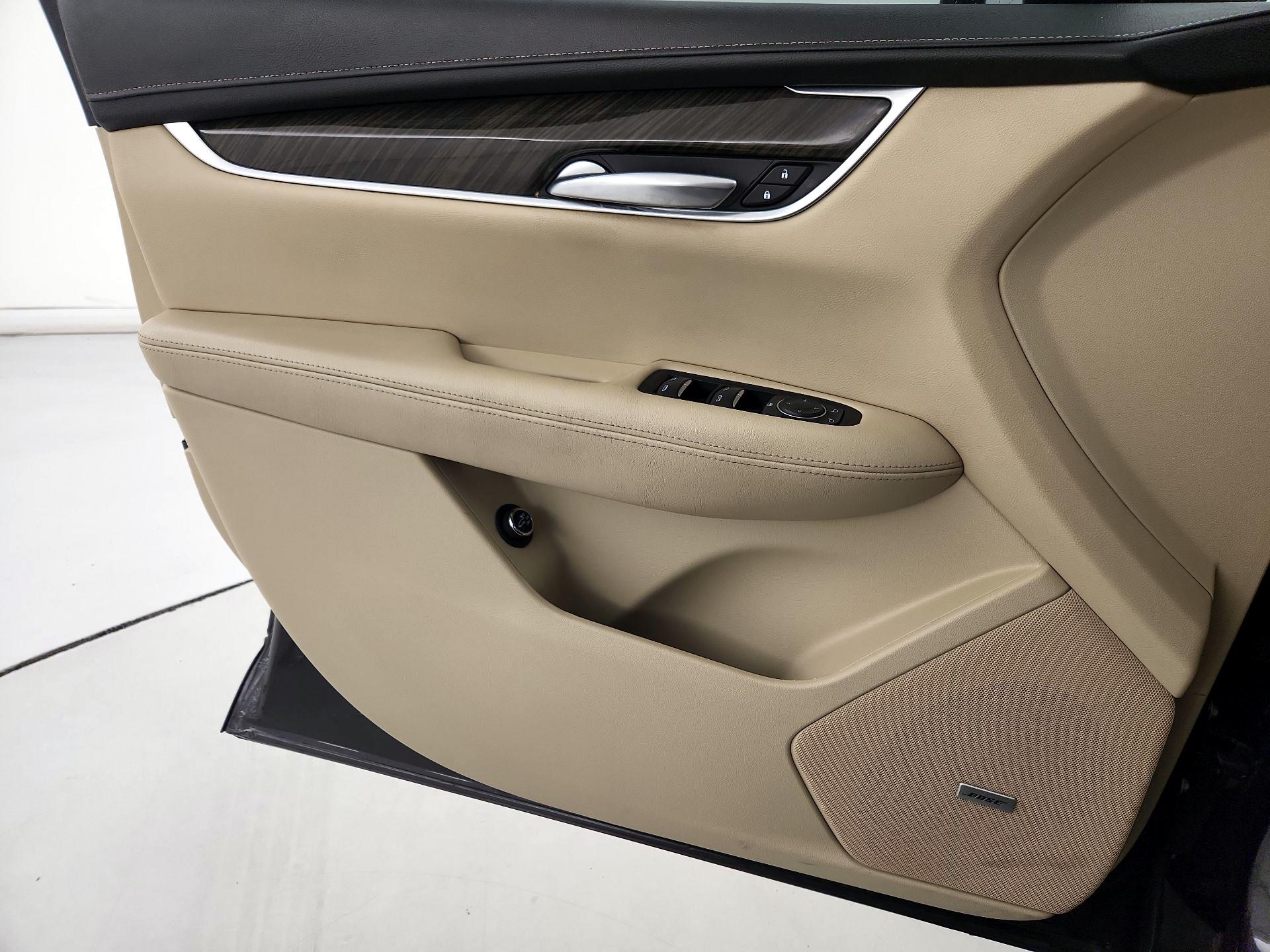 Thumbnail: 2019 Cadillac XT5 - 12