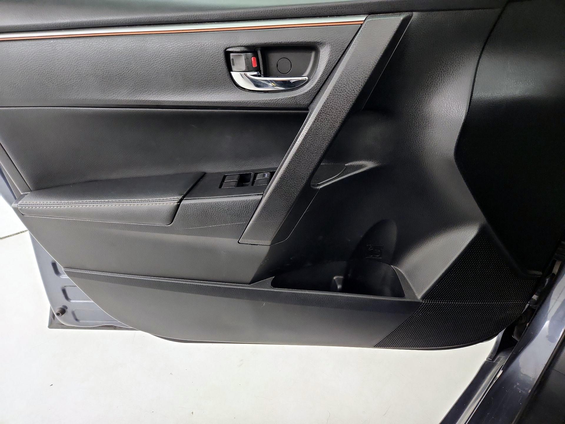 Thumbnail: 2015 Toyota Corolla - 12