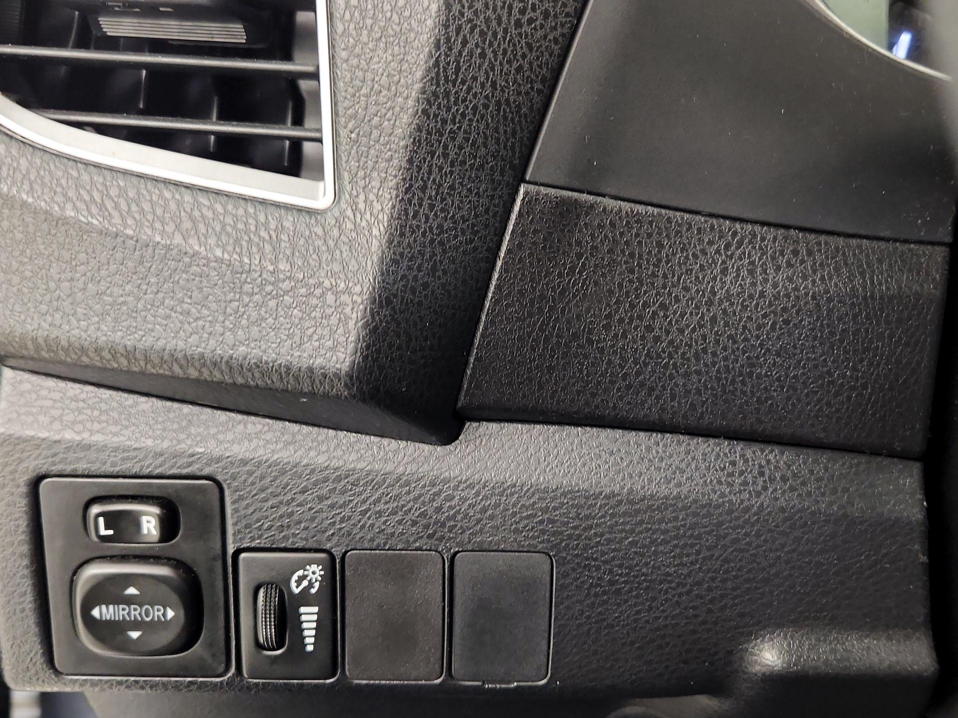 Thumbnail: 2015 Toyota Corolla - 13