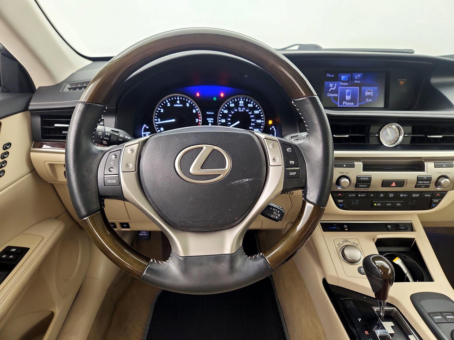 Thumbnail: 2014 Lexus ES - 10