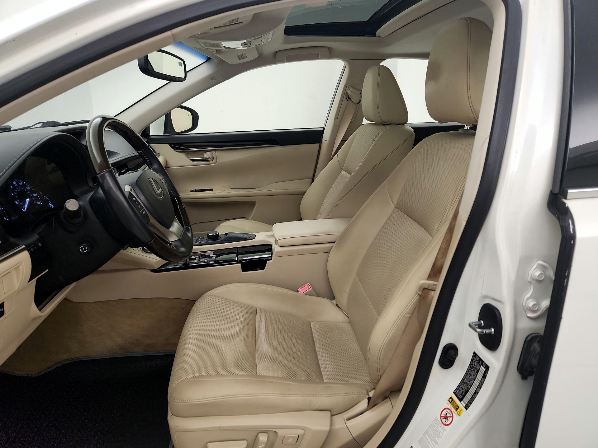 Thumbnail: 2014 Lexus ES - 11