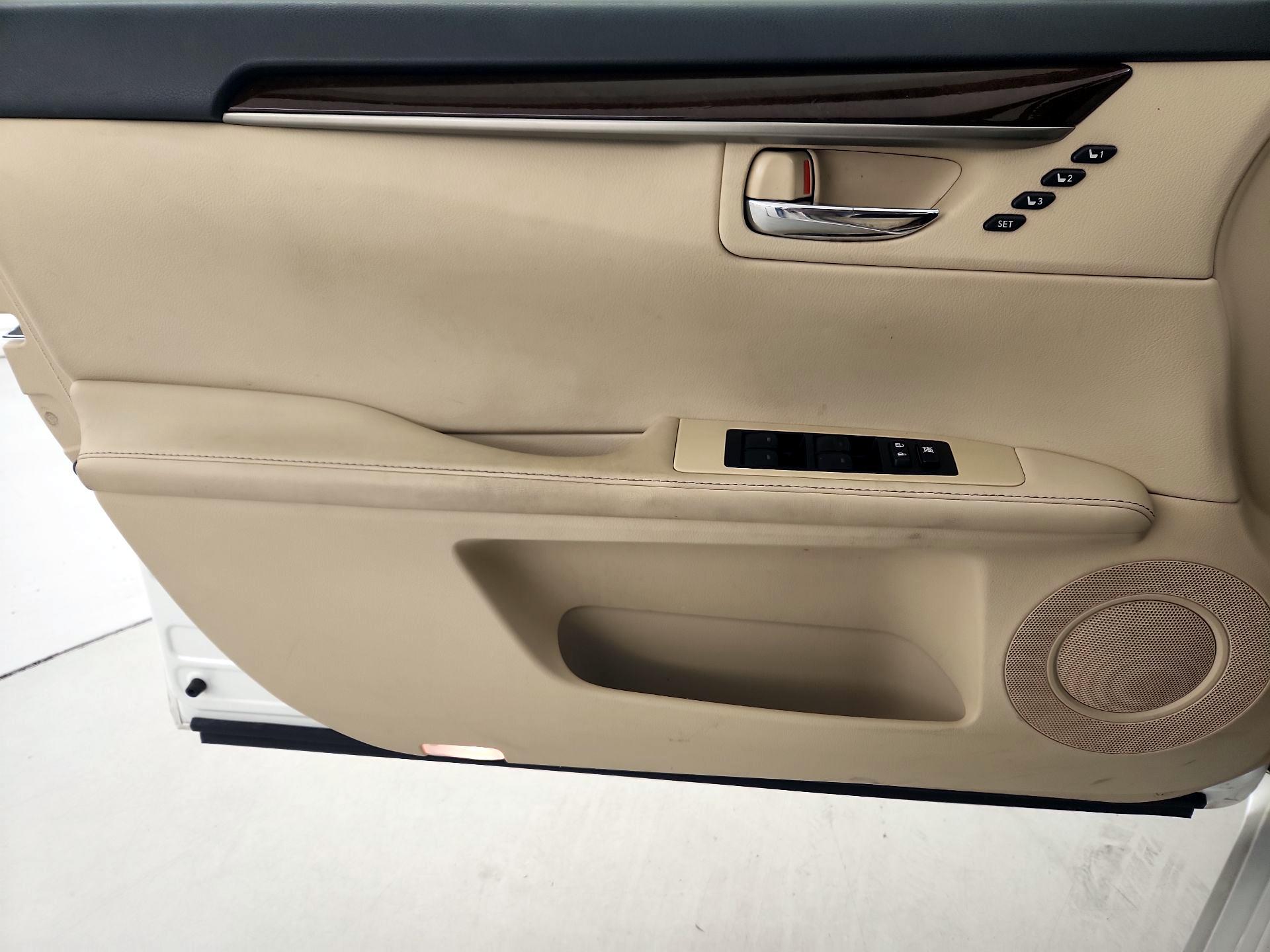 Thumbnail: 2014 Lexus ES - 12