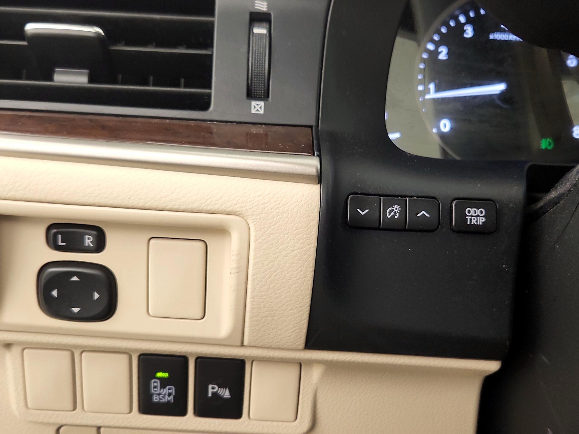 Thumbnail: 2014 Lexus ES - 13