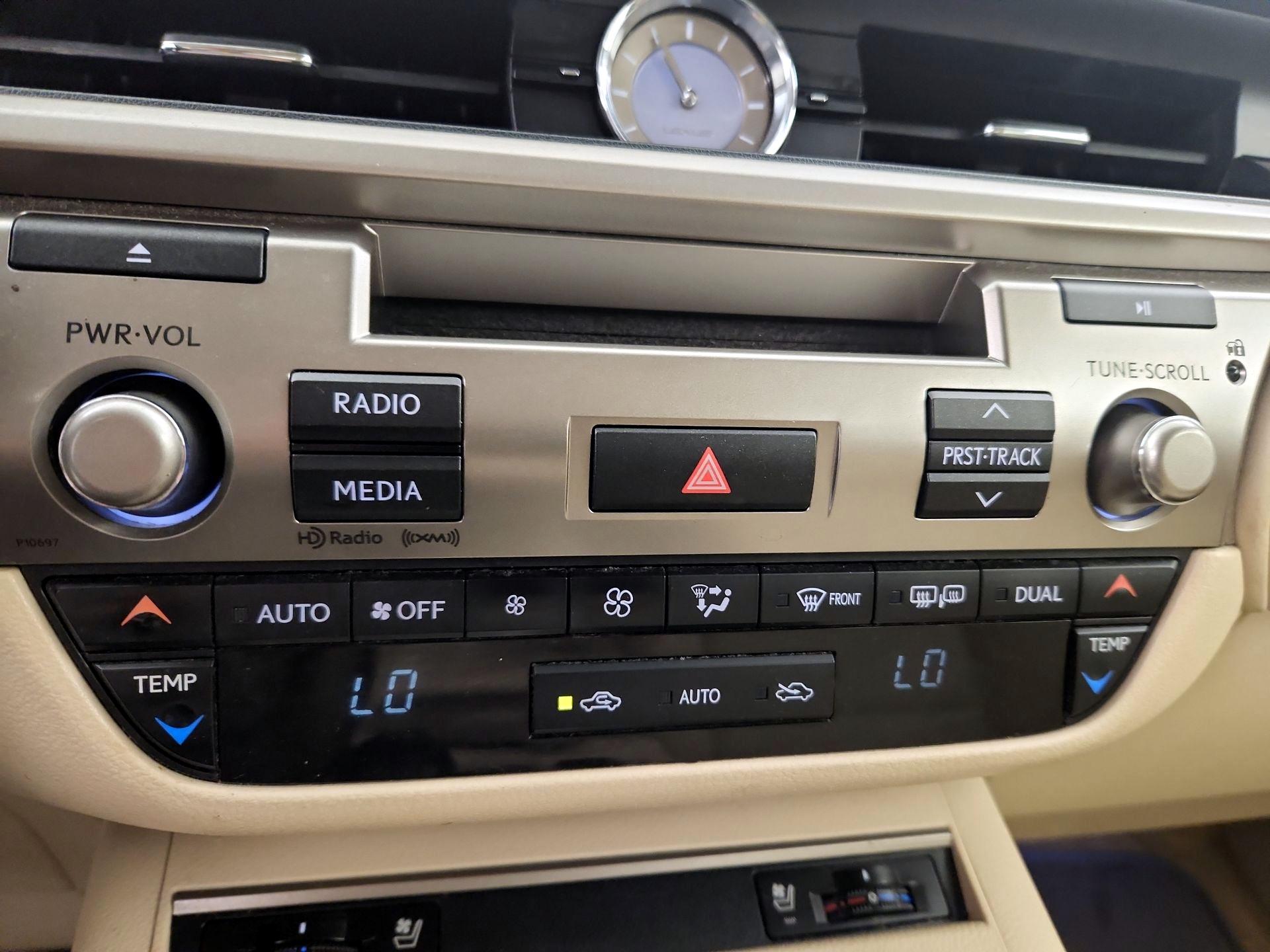 Thumbnail: 2014 Lexus ES - 16