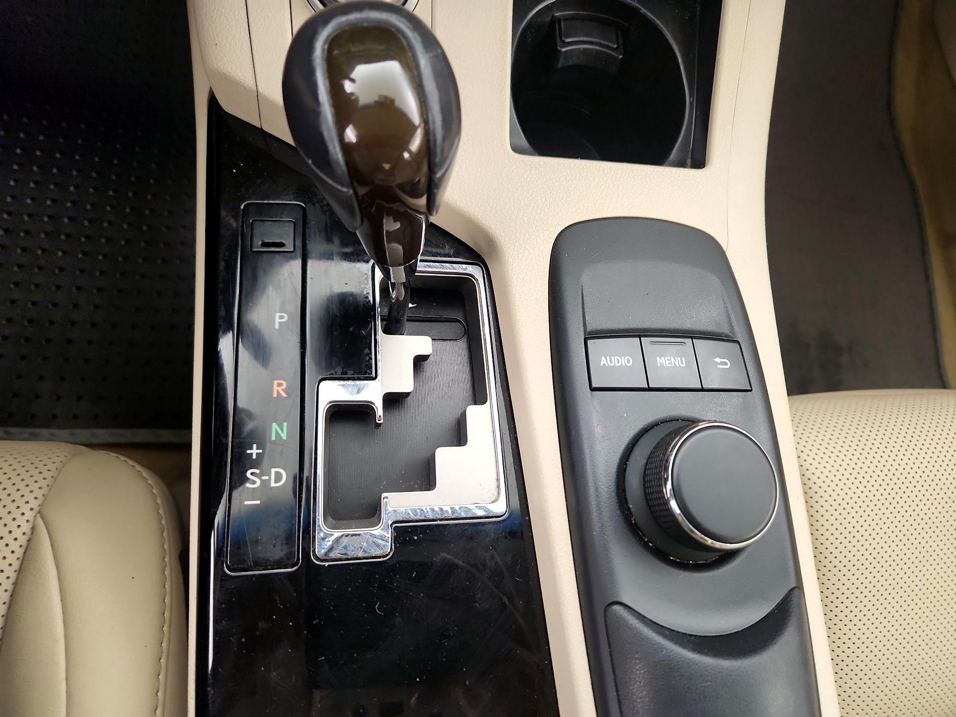Thumbnail: 2014 Lexus ES - 17