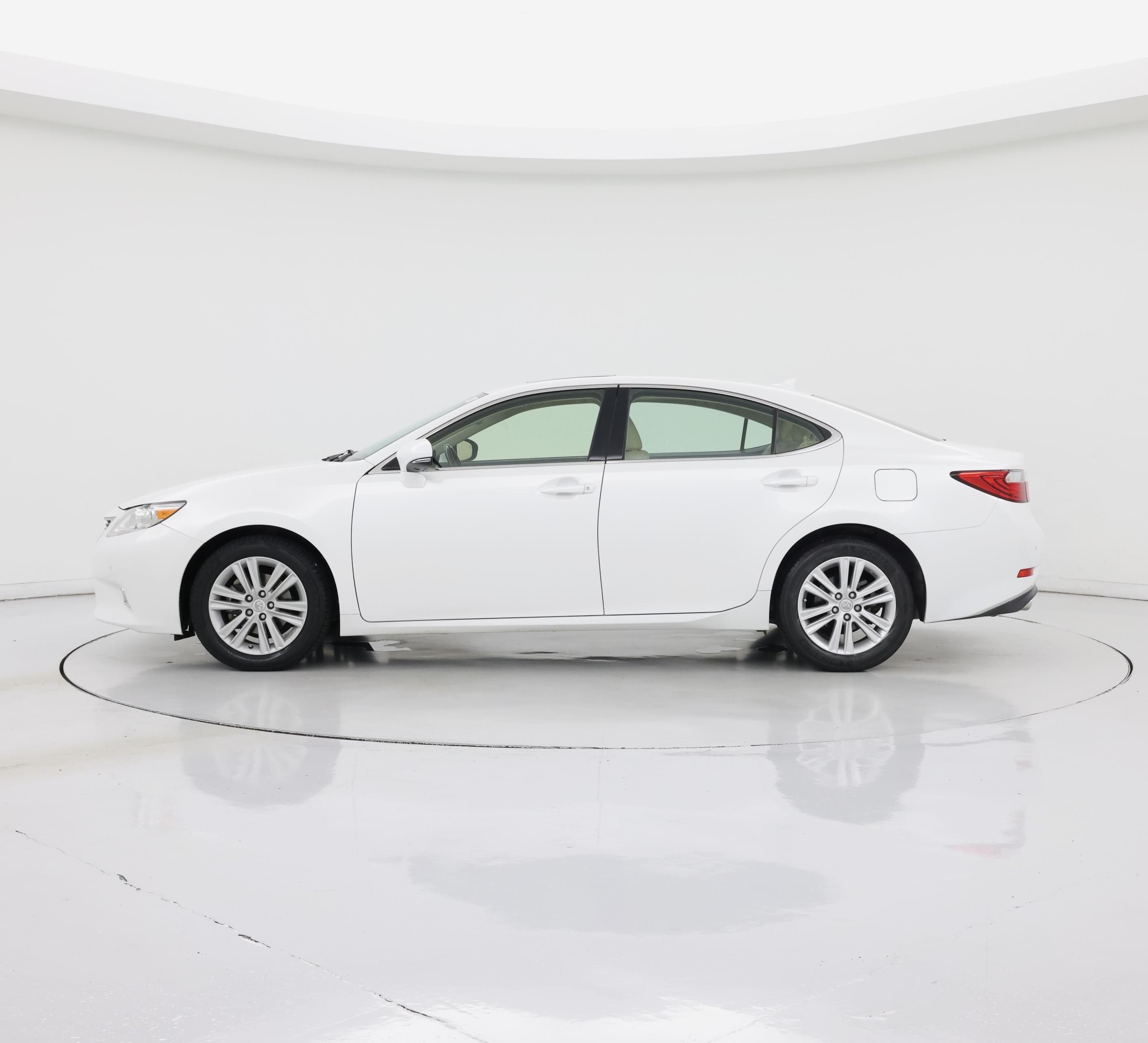 Thumbnail: 2014 Lexus ES - 3
