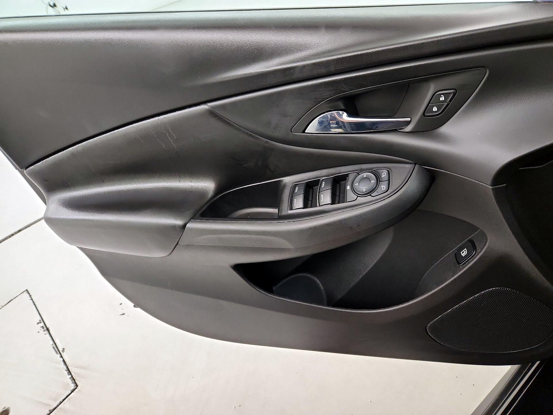 Thumbnail: 2016 Chevrolet Volt - 12