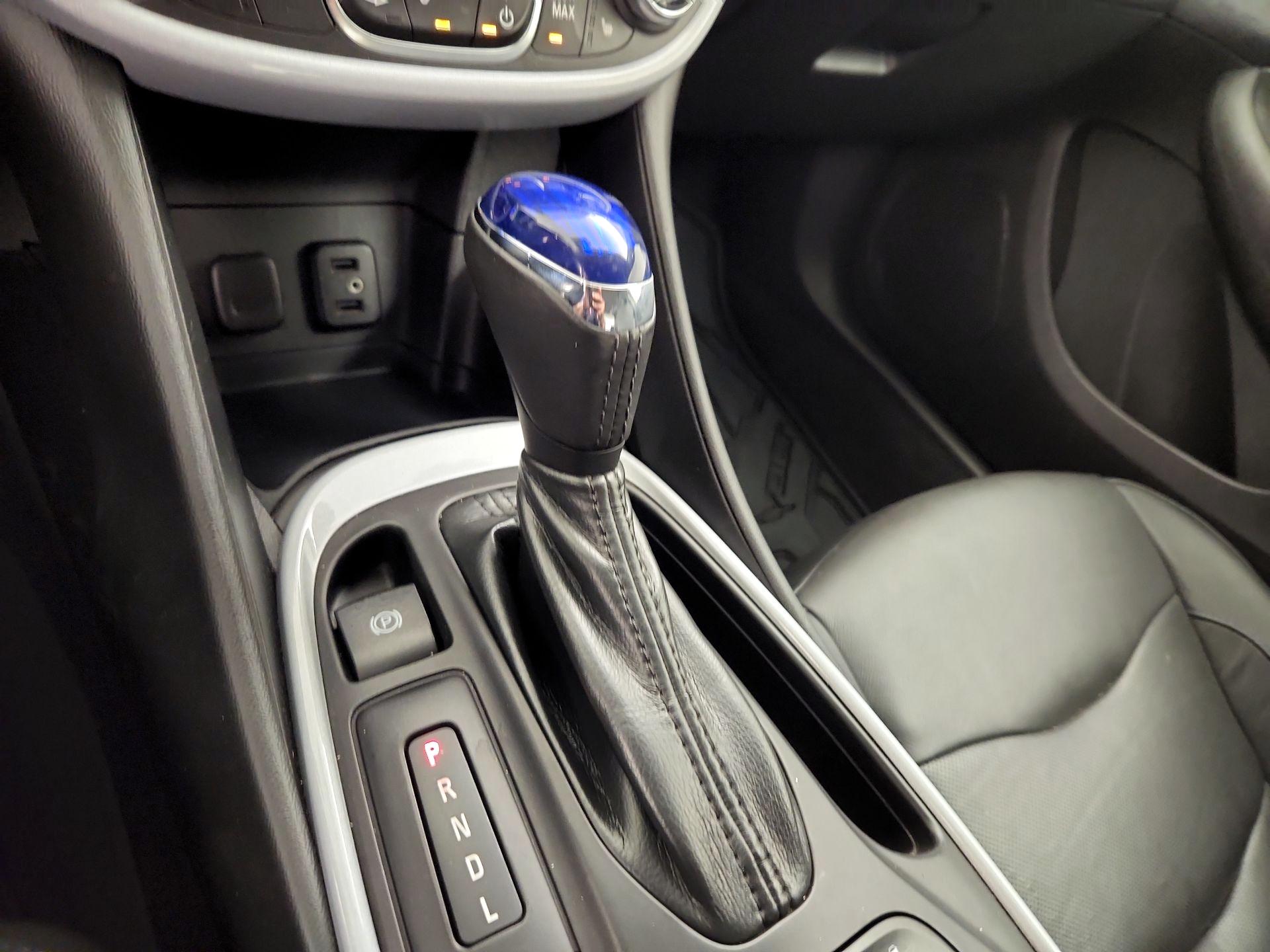 Thumbnail: 2016 Chevrolet Volt - 17