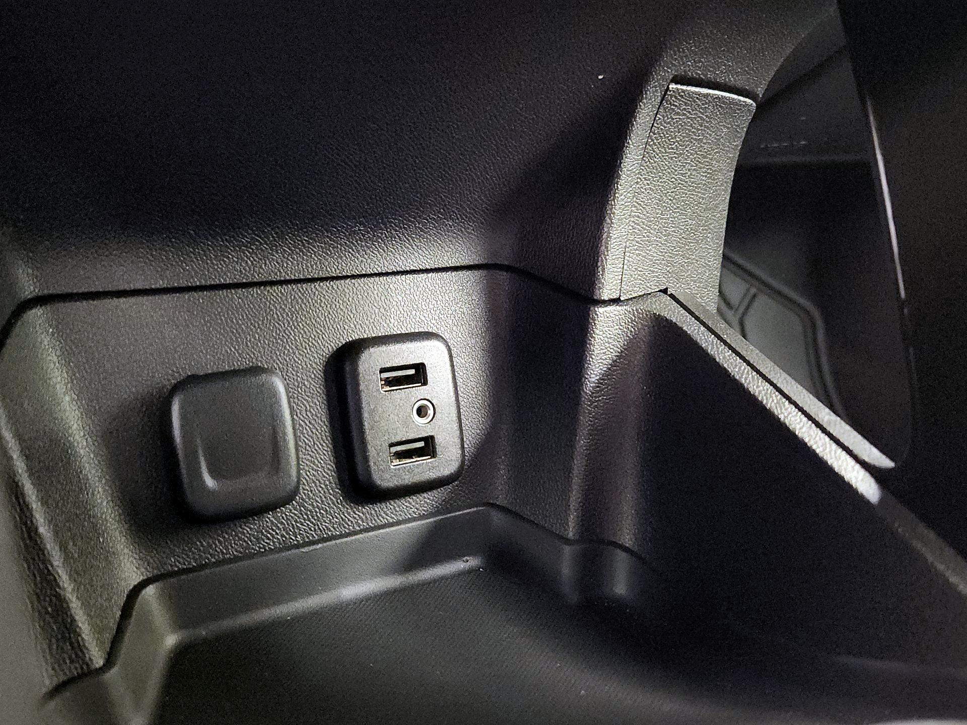 Thumbnail: 2016 Chevrolet Volt - 18