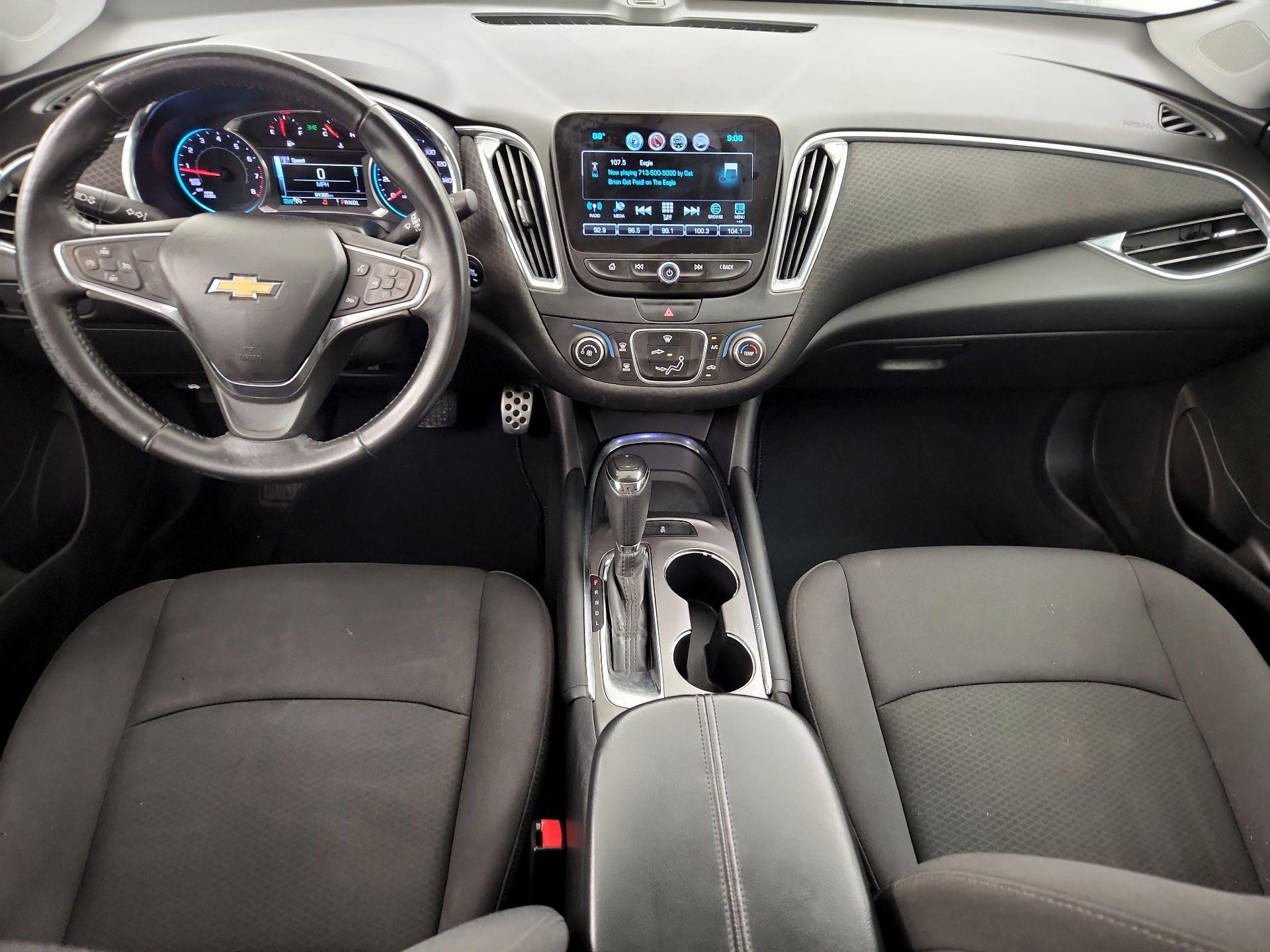 Thumbnail: 2017 Chevrolet Malibu - 9