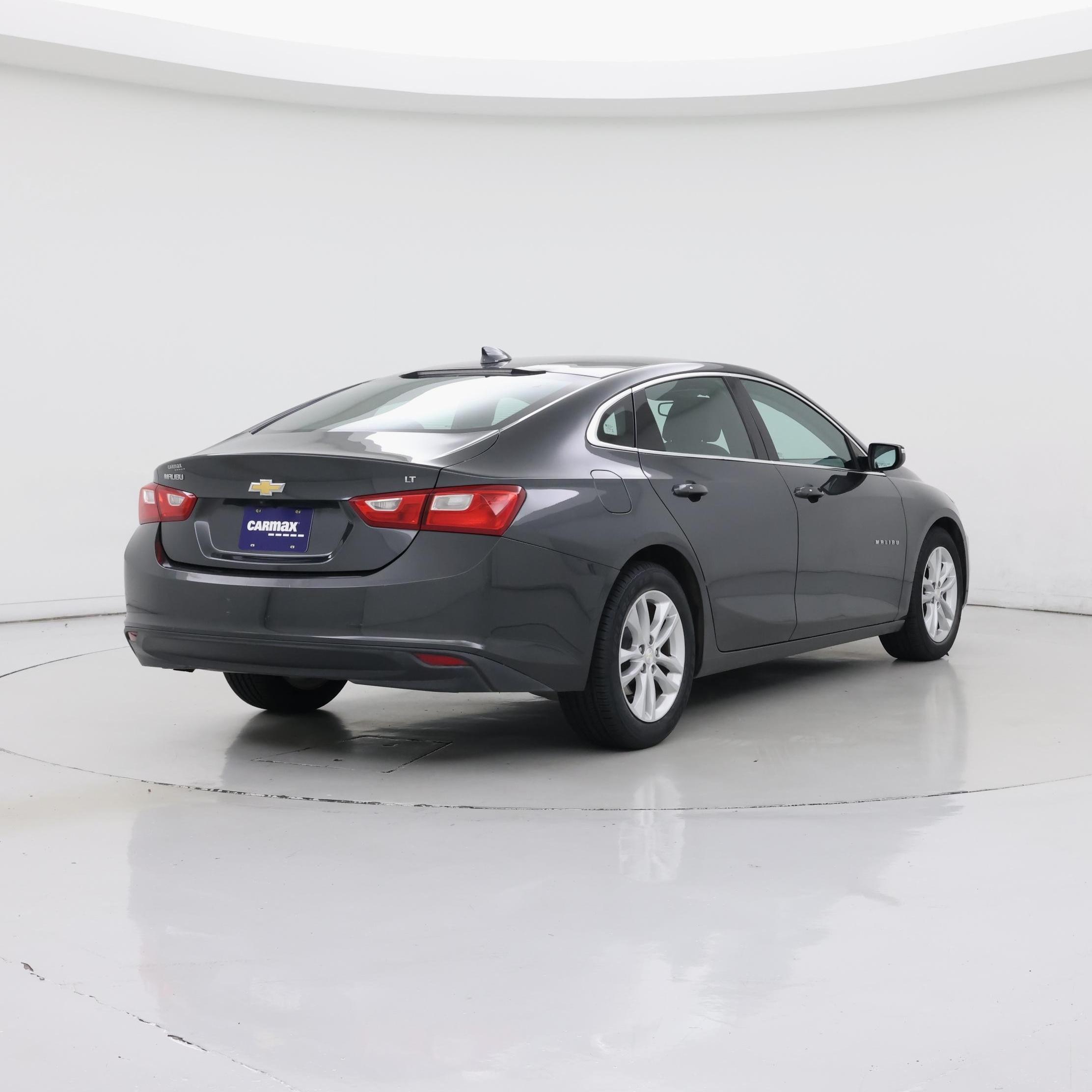 Thumbnail: 2017 Chevrolet Malibu - 8