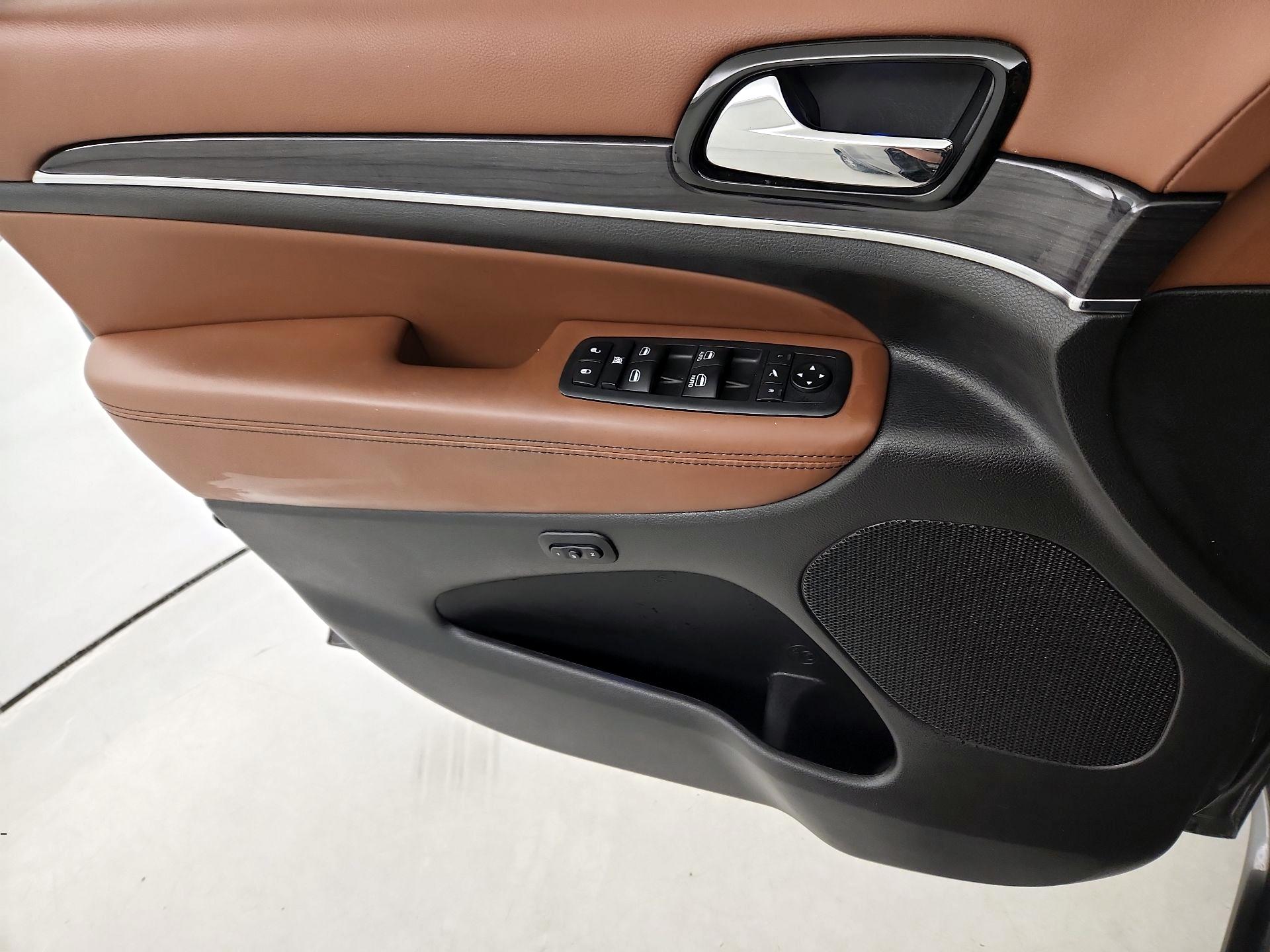 Thumbnail: 2020 Jeep Grand Cherokee - 12
