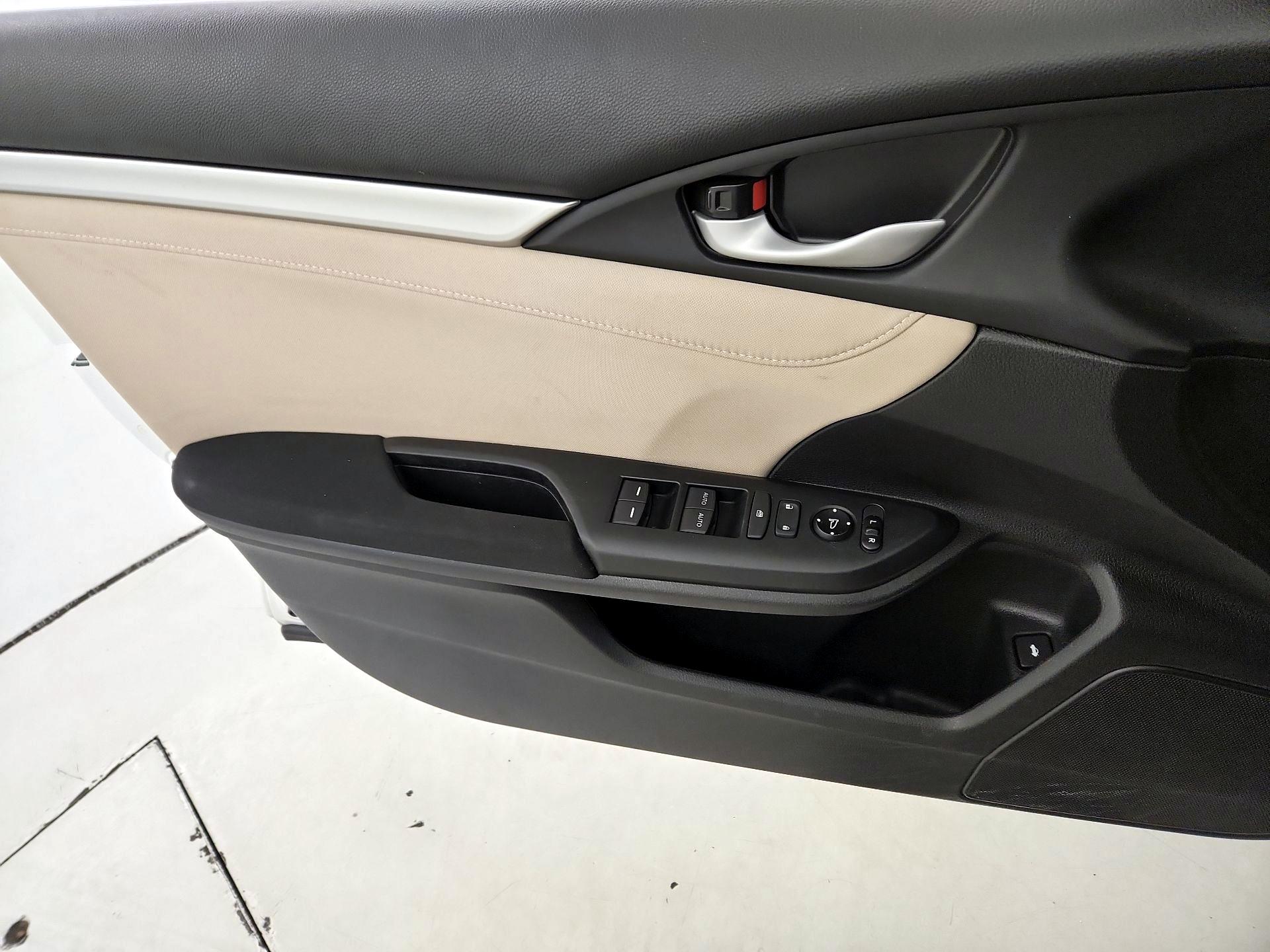 Thumbnail: 2016 Honda Civic - 12