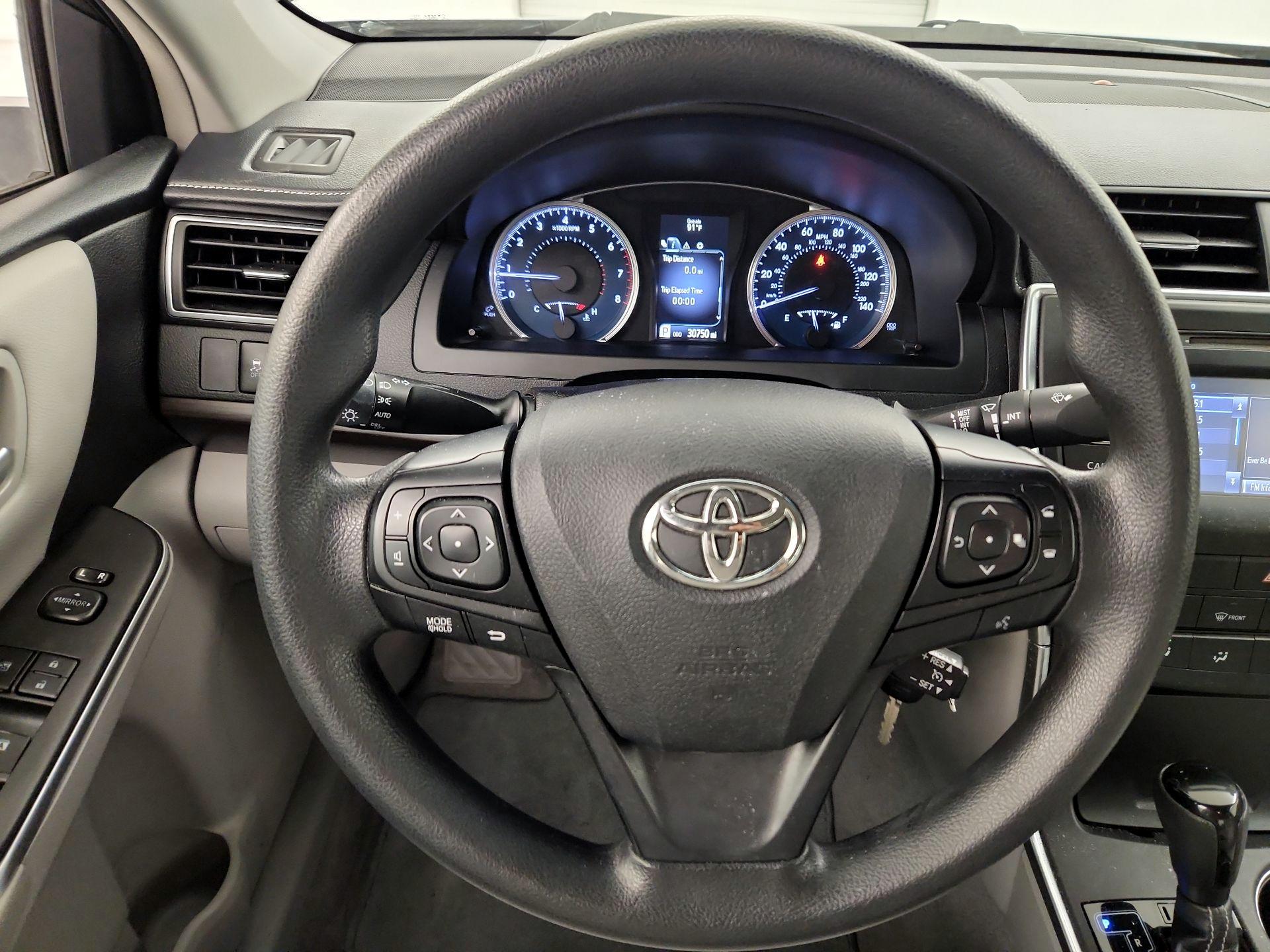 Thumbnail: 2017 Toyota Camry - 10