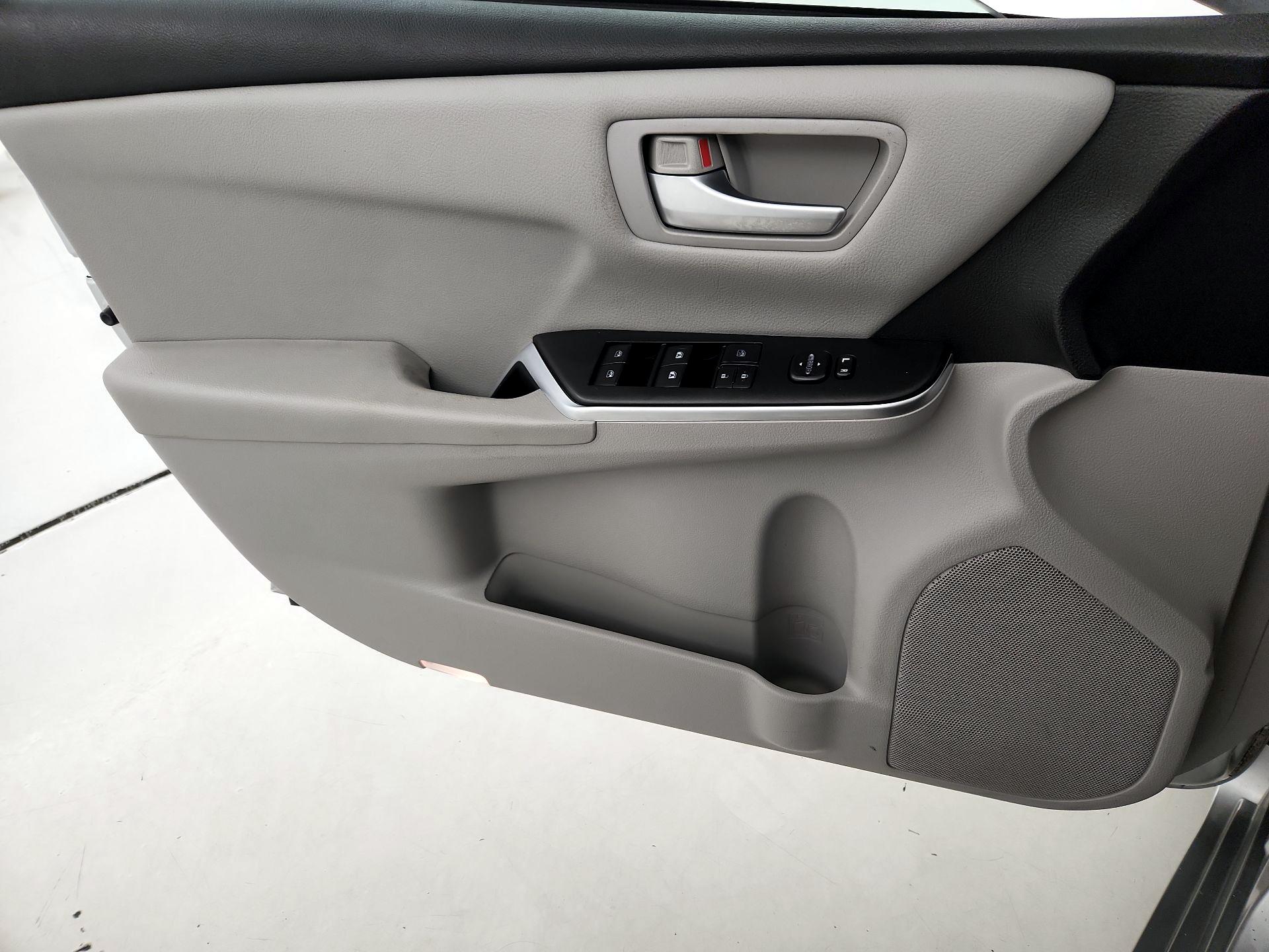 Thumbnail: 2017 Toyota Camry - 12