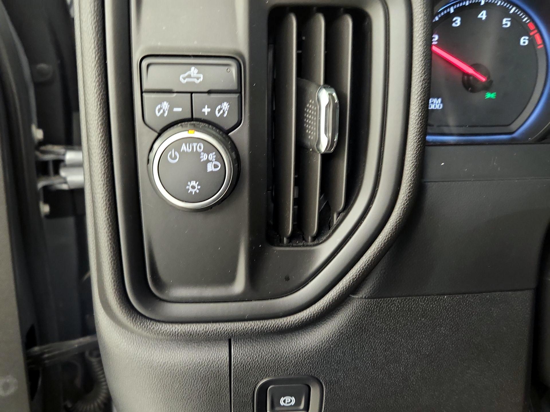 Thumbnail: 2020 Chevrolet Silverado 1500 - 13
