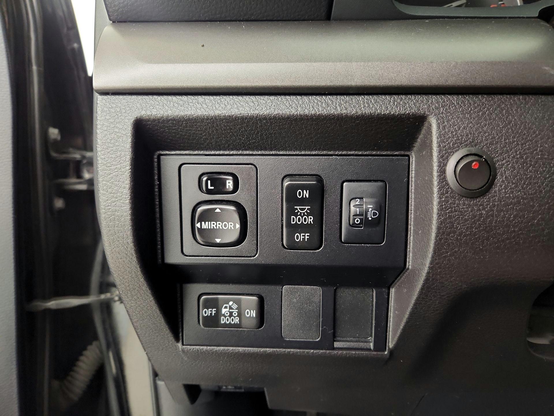 Thumbnail: 2016 Toyota Tundra - 13