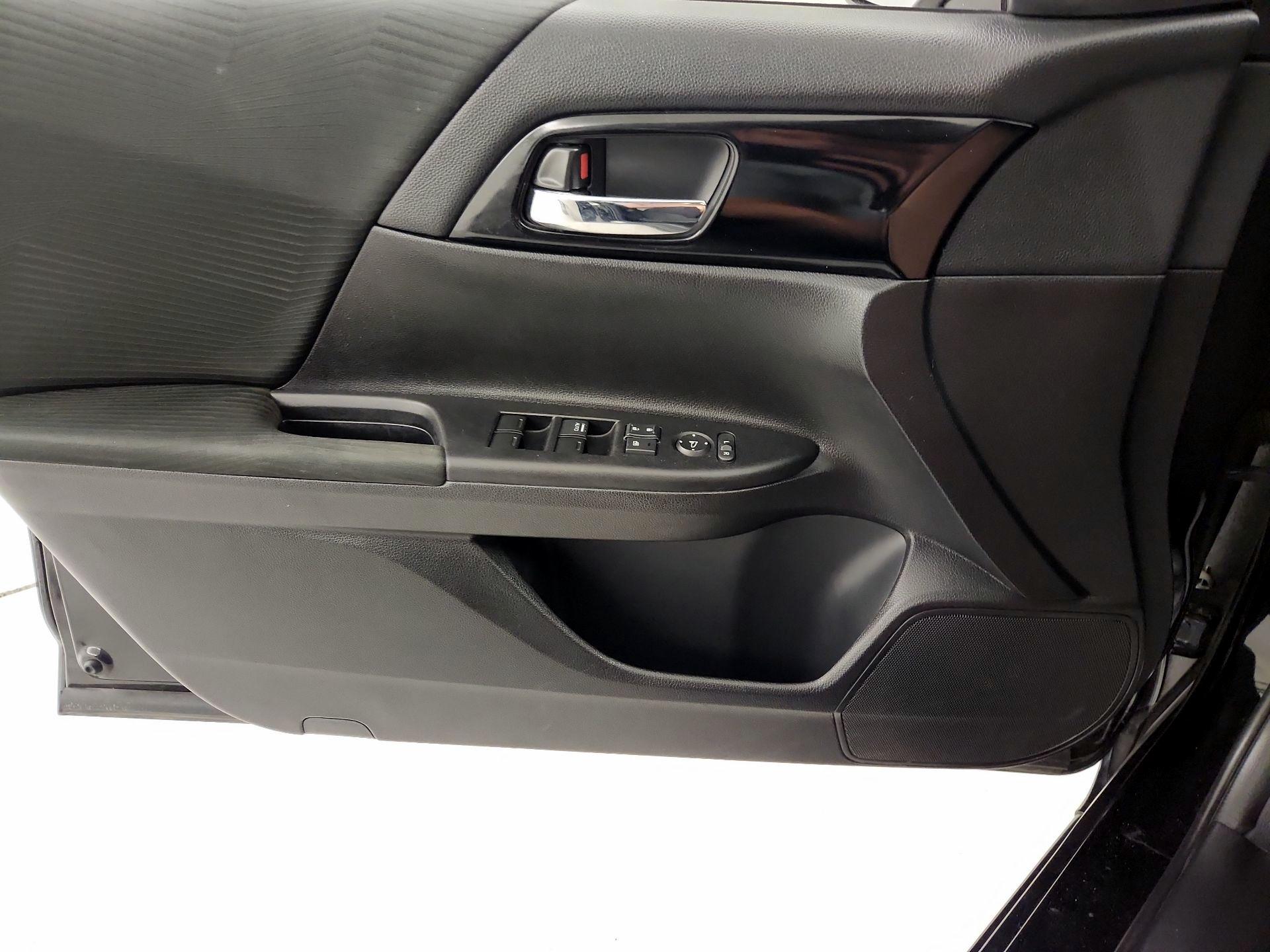 Thumbnail: 2017 Honda Accord - 12