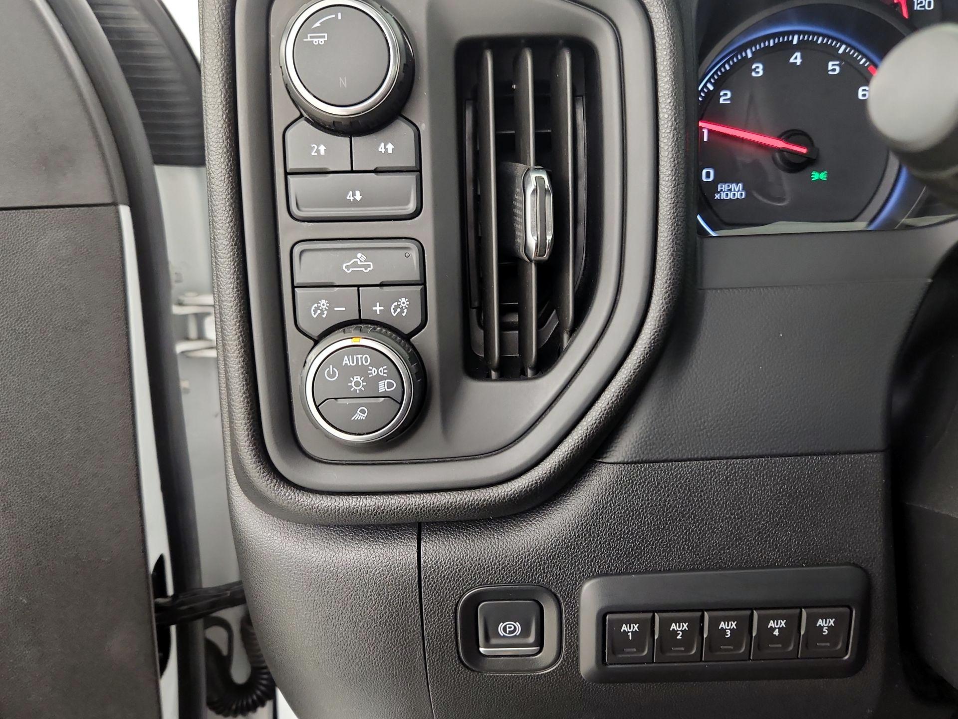 Thumbnail: 2020 Chevrolet Silverado 3500 - 13