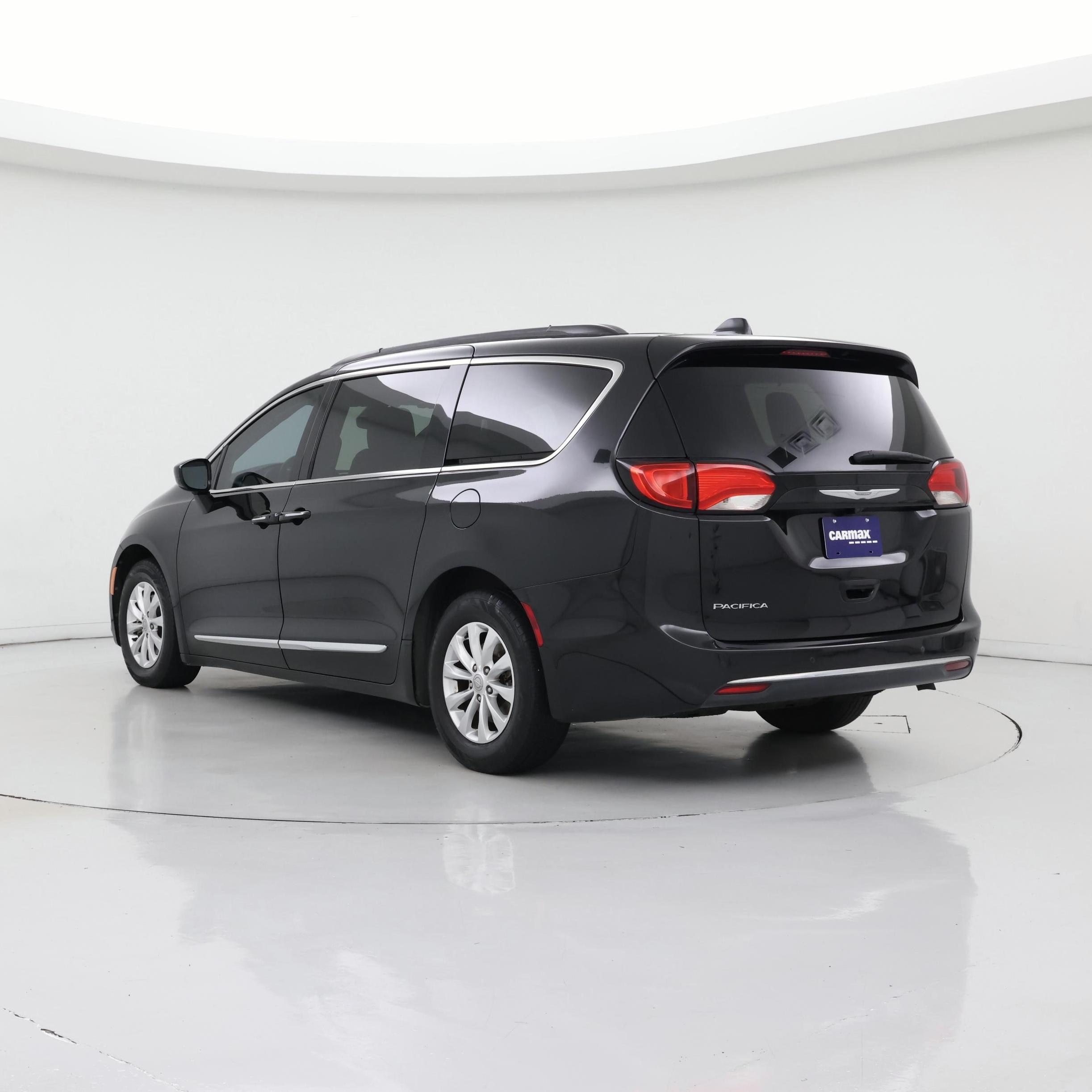 Thumbnail: 2017 Chrysler Pacifica - 2