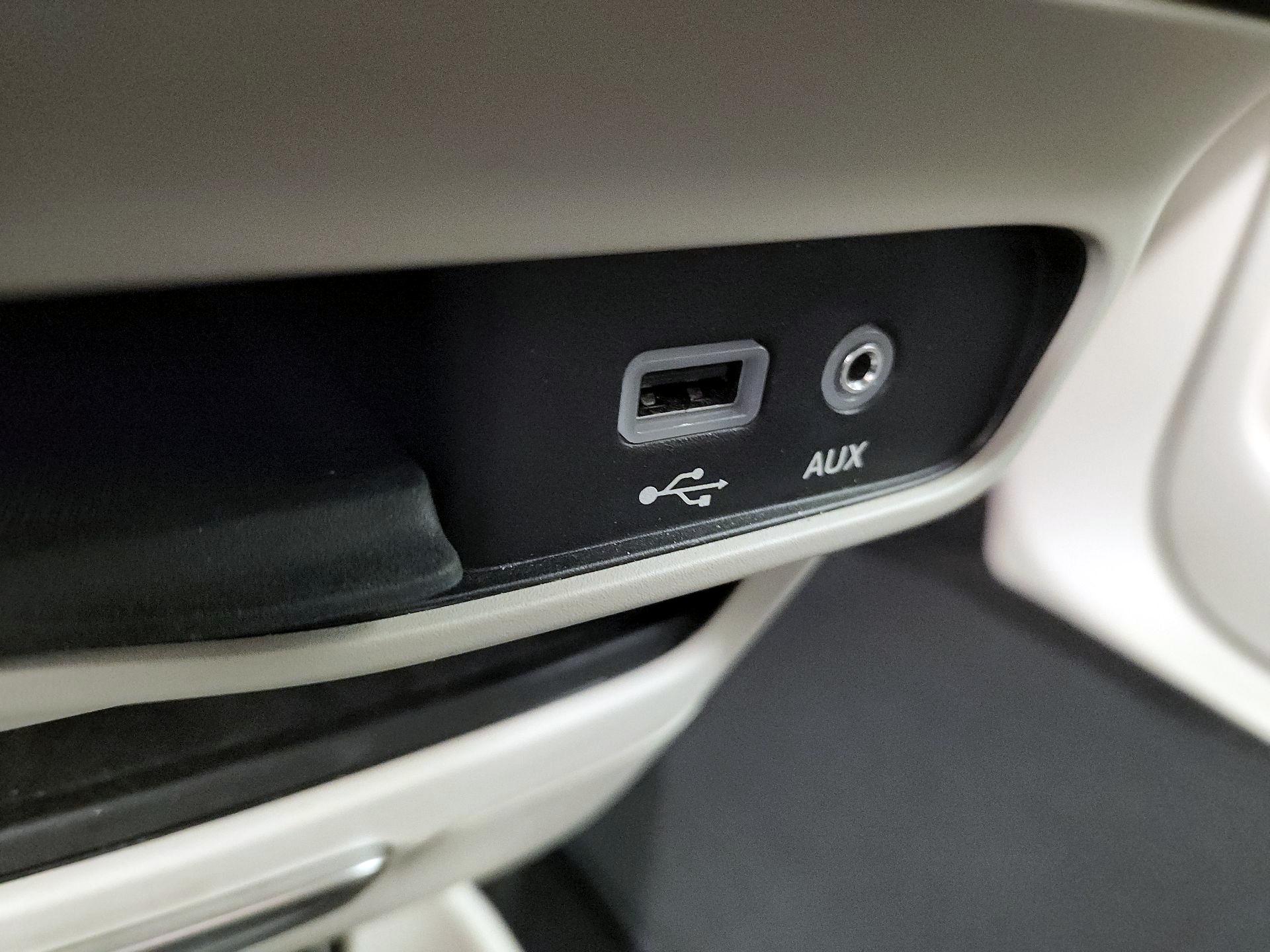 Thumbnail: 2017 Chrysler Pacifica - 19
