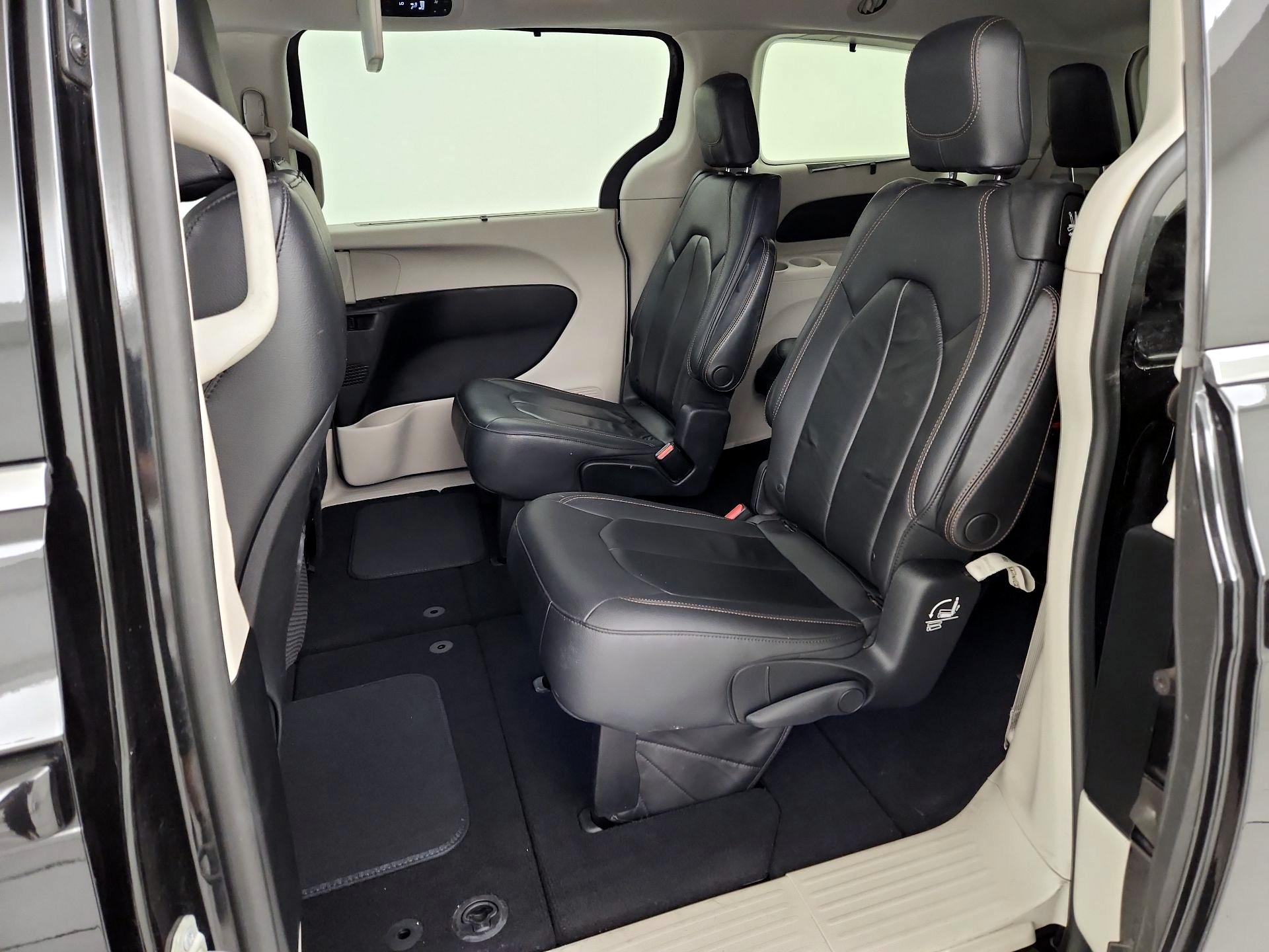 Thumbnail: 2017 Chrysler Pacifica - 20