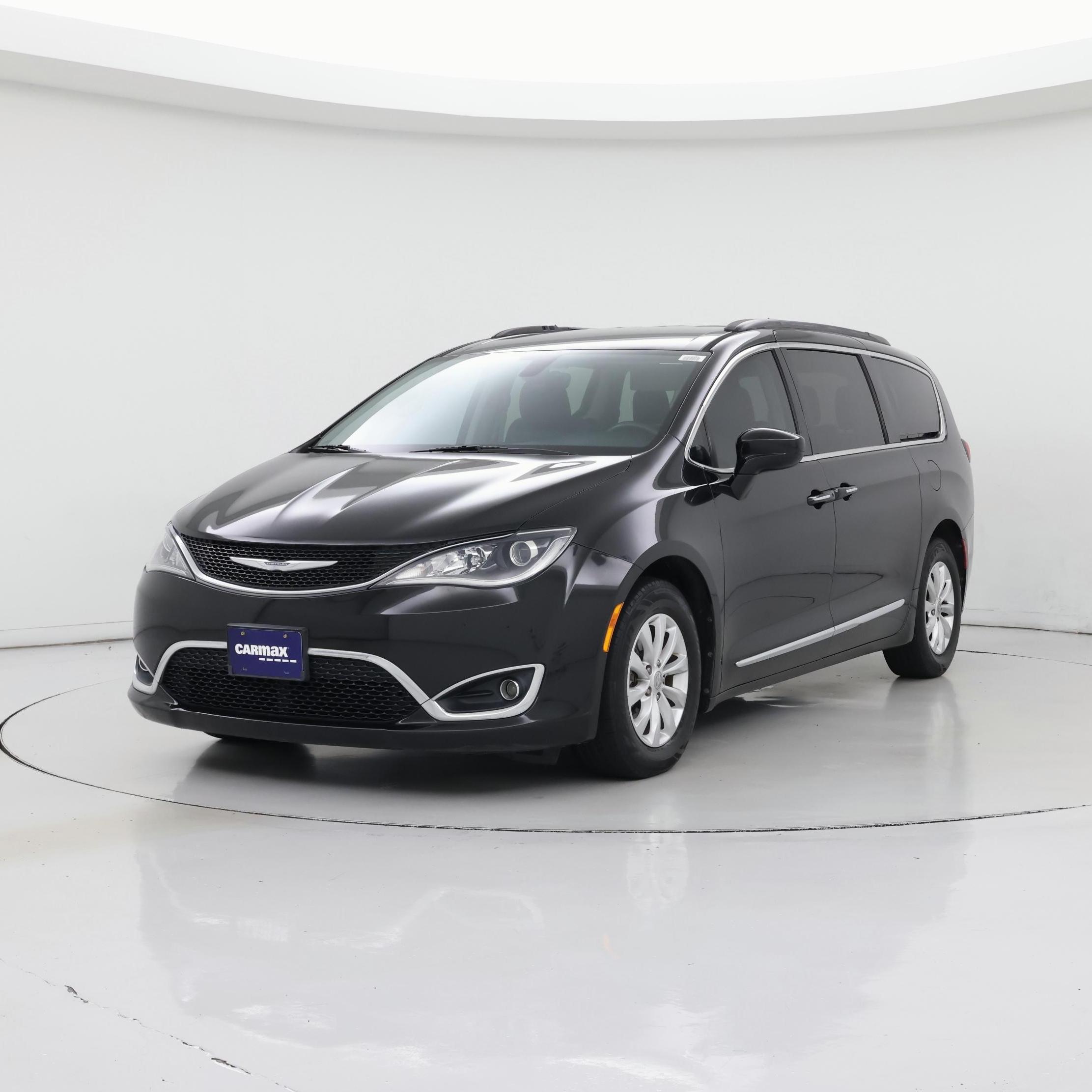 Thumbnail: 2017 Chrysler Pacifica - 4
